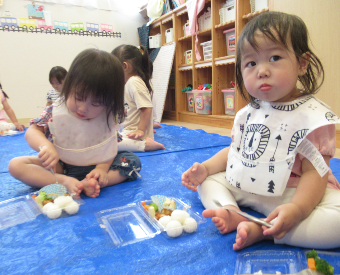 あひる組さんも・・・パクッ！