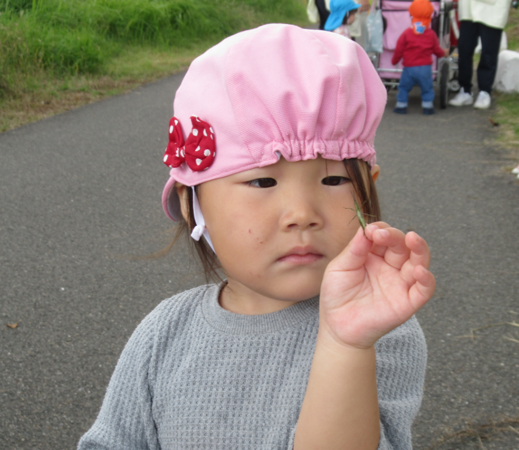 そーっと優しく持ちます♡