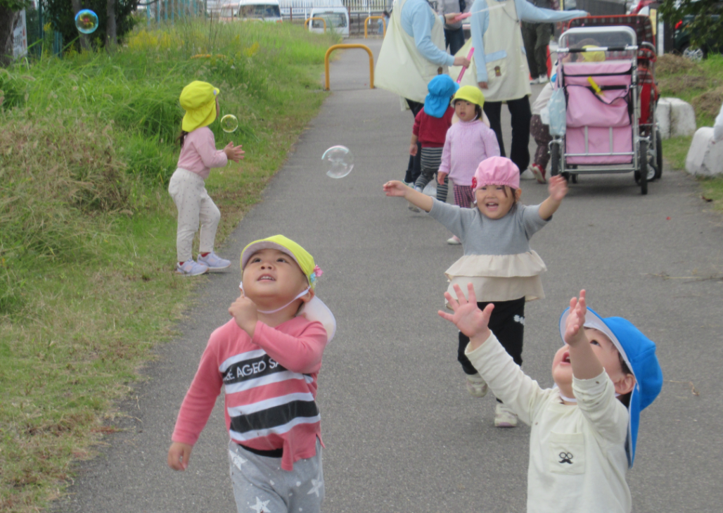 しゃぼん玉も大好き♡