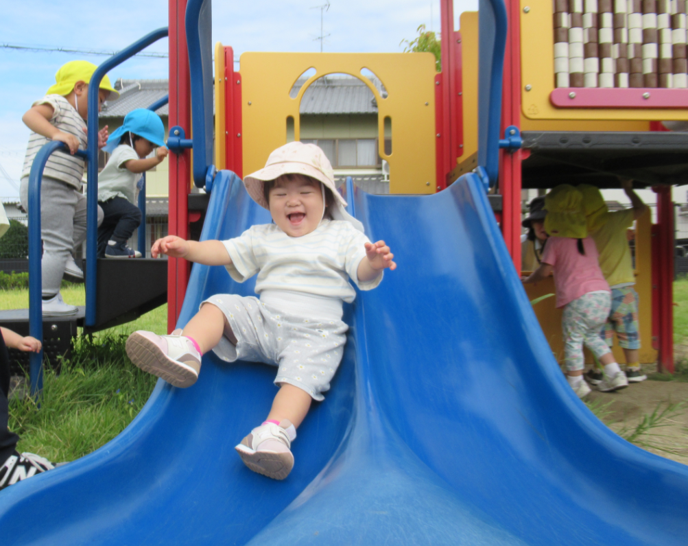 滑り台楽しいね~!