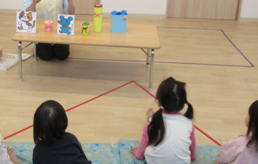 箱から何が出てくるのかな？