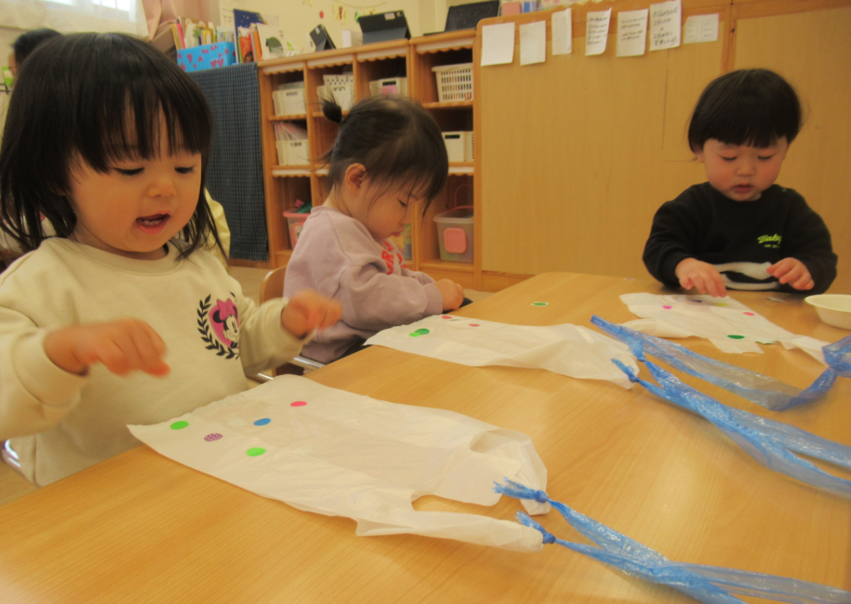 指先を使って上手にペタペタ♪