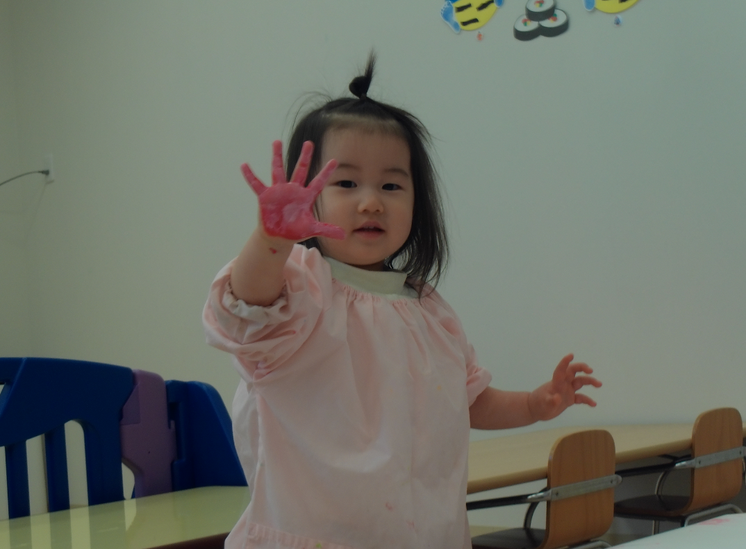 手がピンク色だ～♡