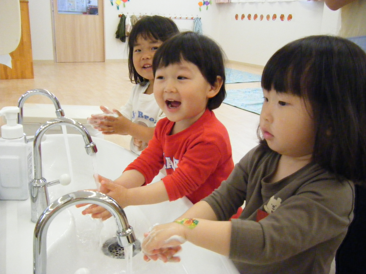 ピカピカのおてて気持ちいいね♡