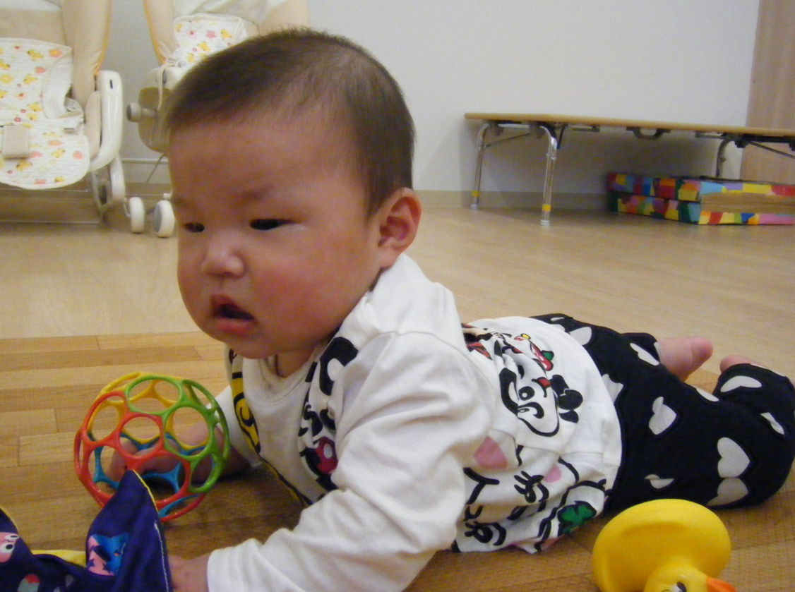 おもちゃを見つけて・・・