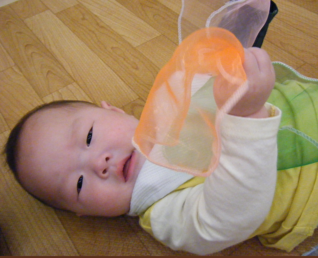 スカーフで、いないないばぁ！