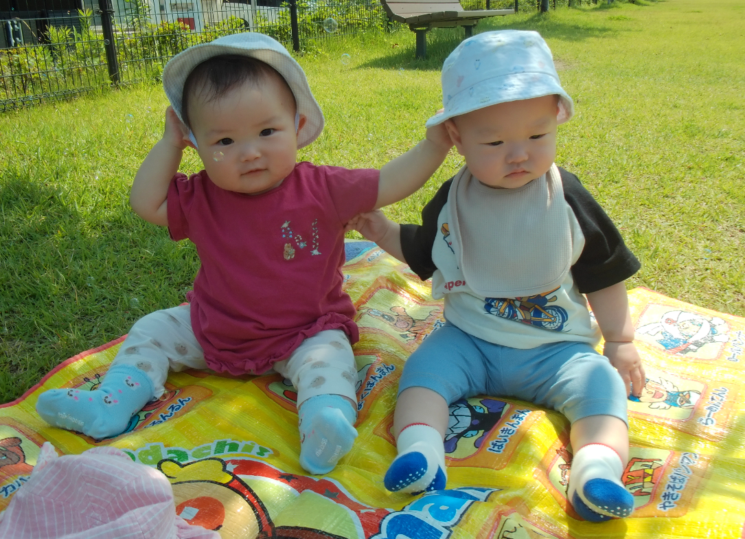 ねぇねぇ！シャボン玉だよ！