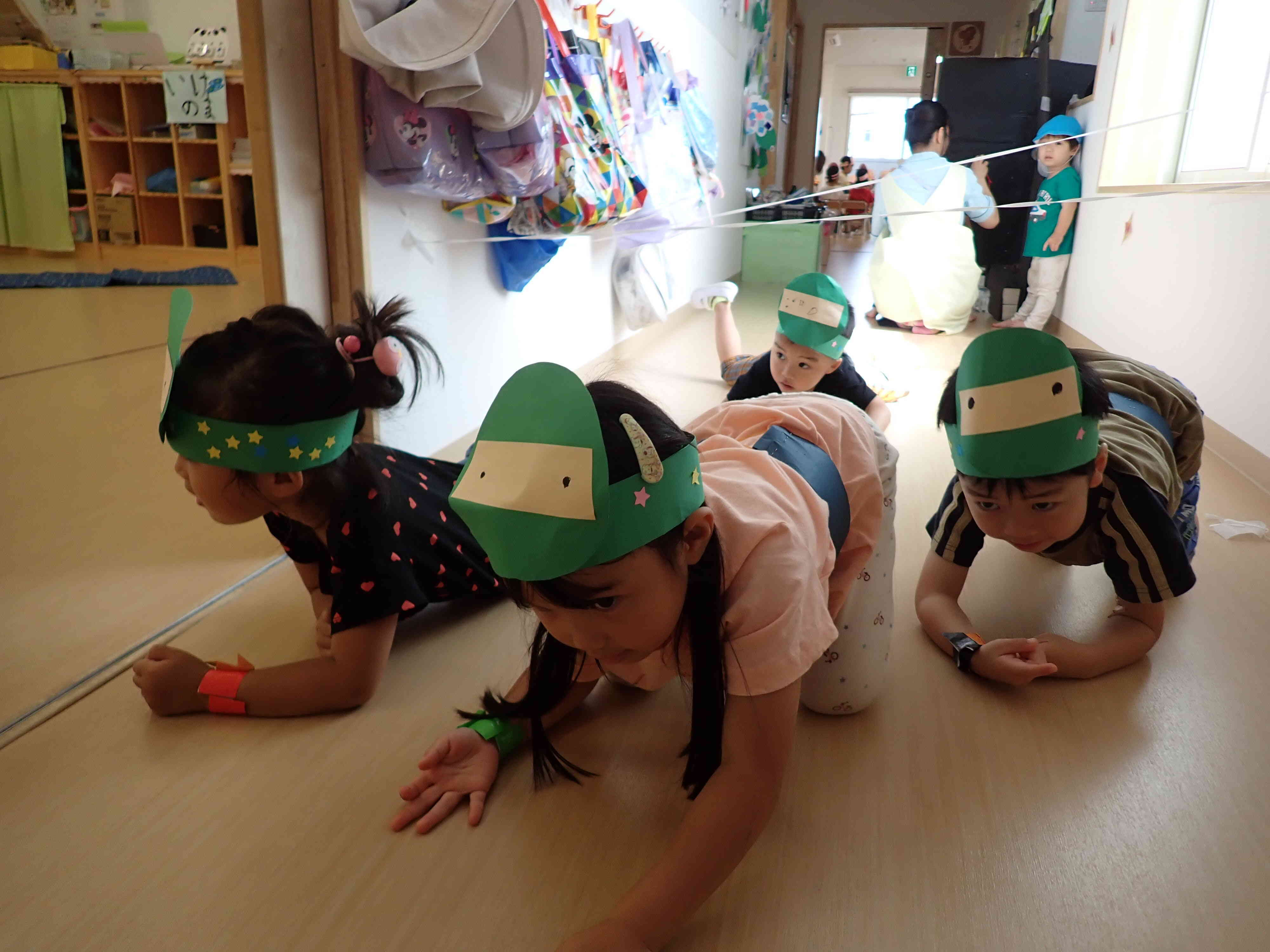 クモの巣をくぐって