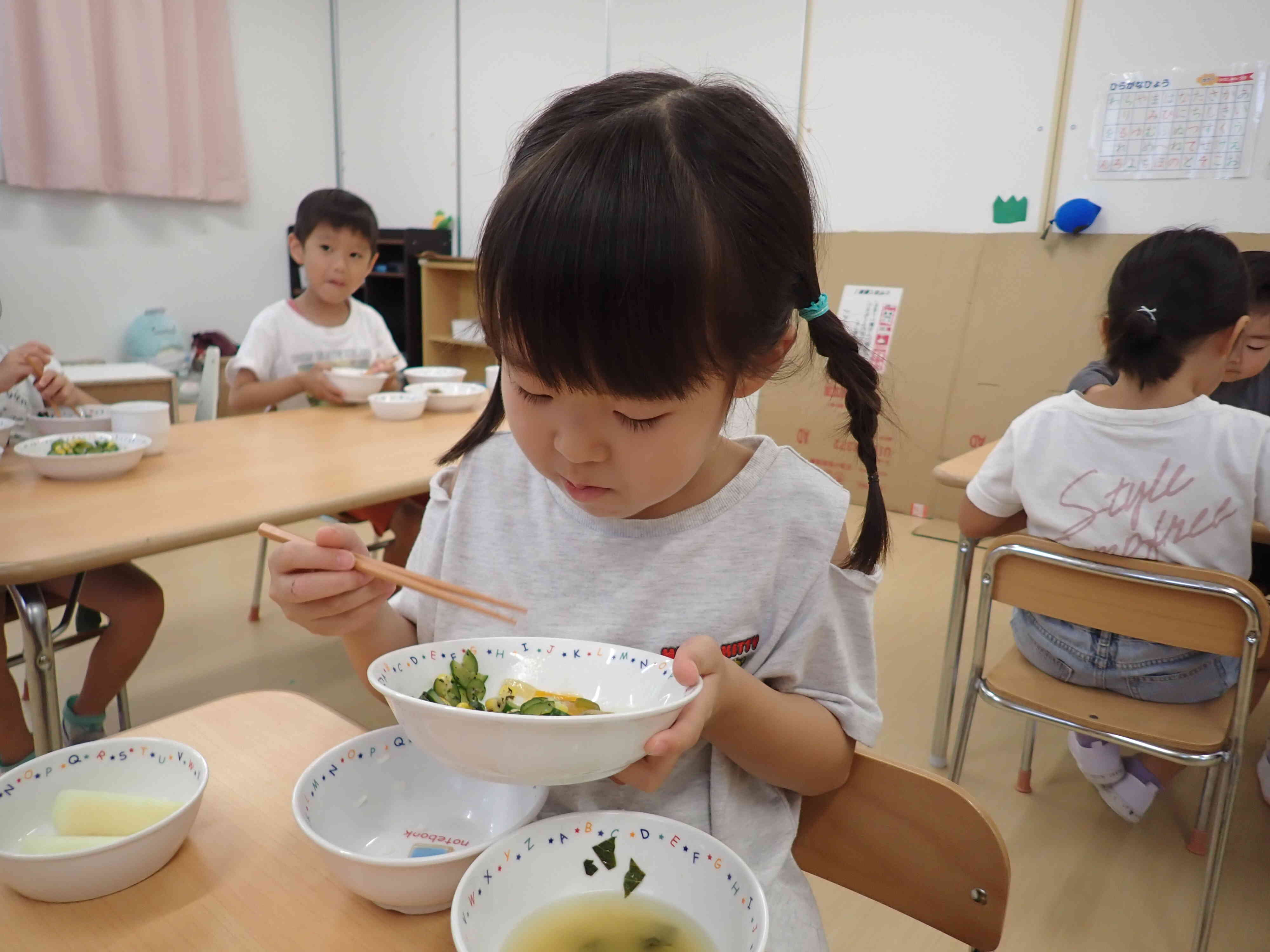 お箸も上手だね！