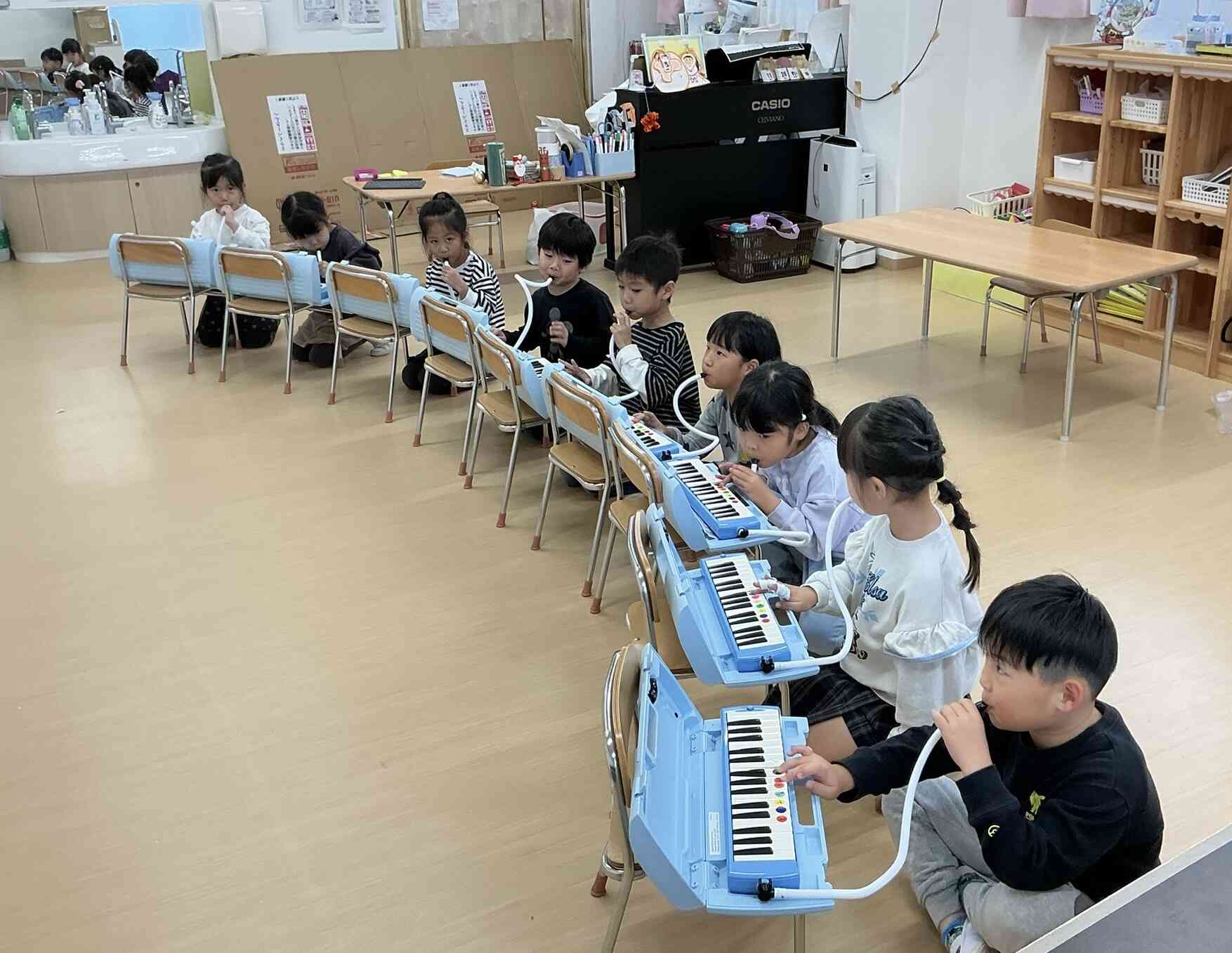 みんなでリズムを合わせて〜！