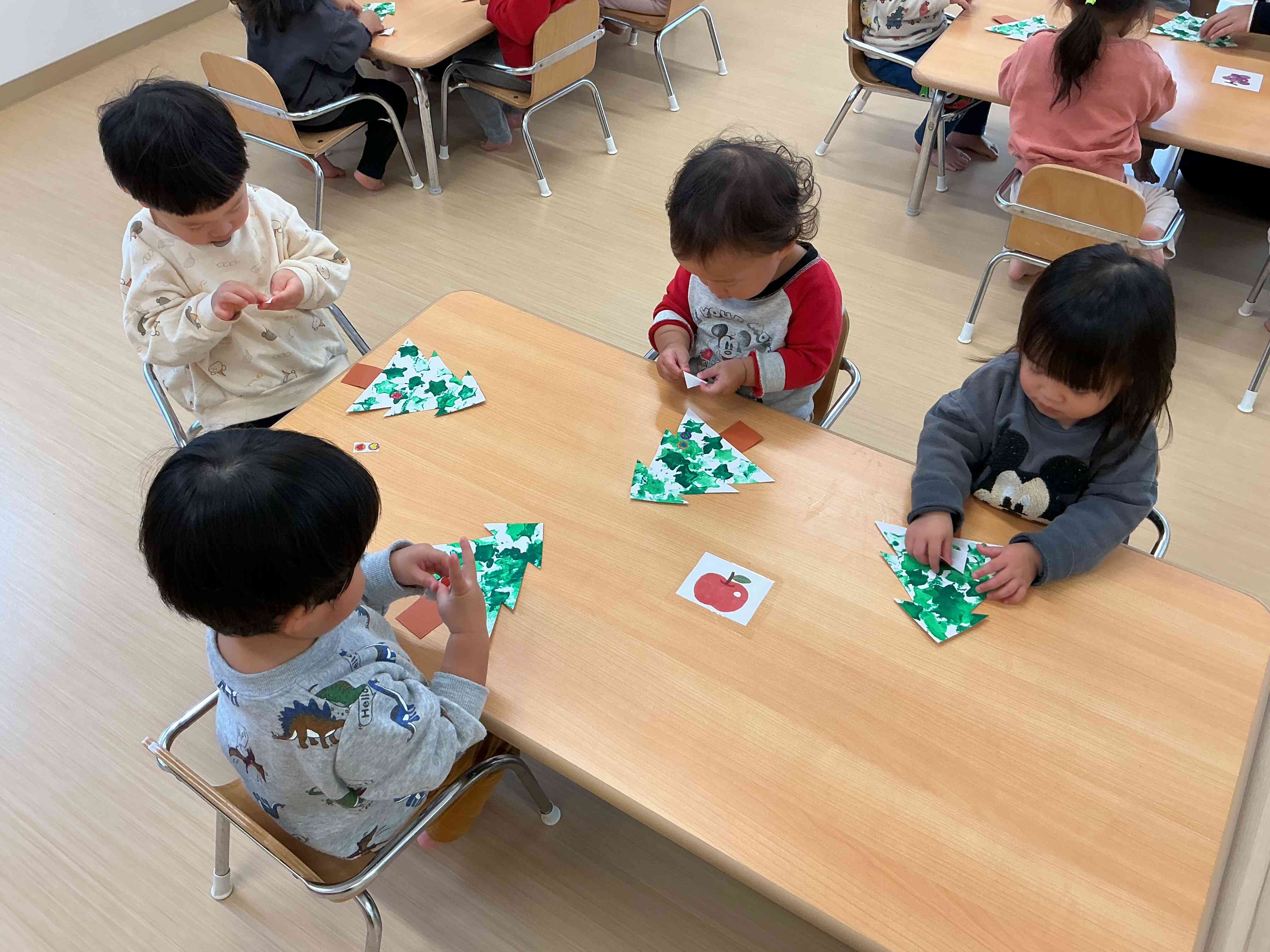 最後はツリーのデコレーション！