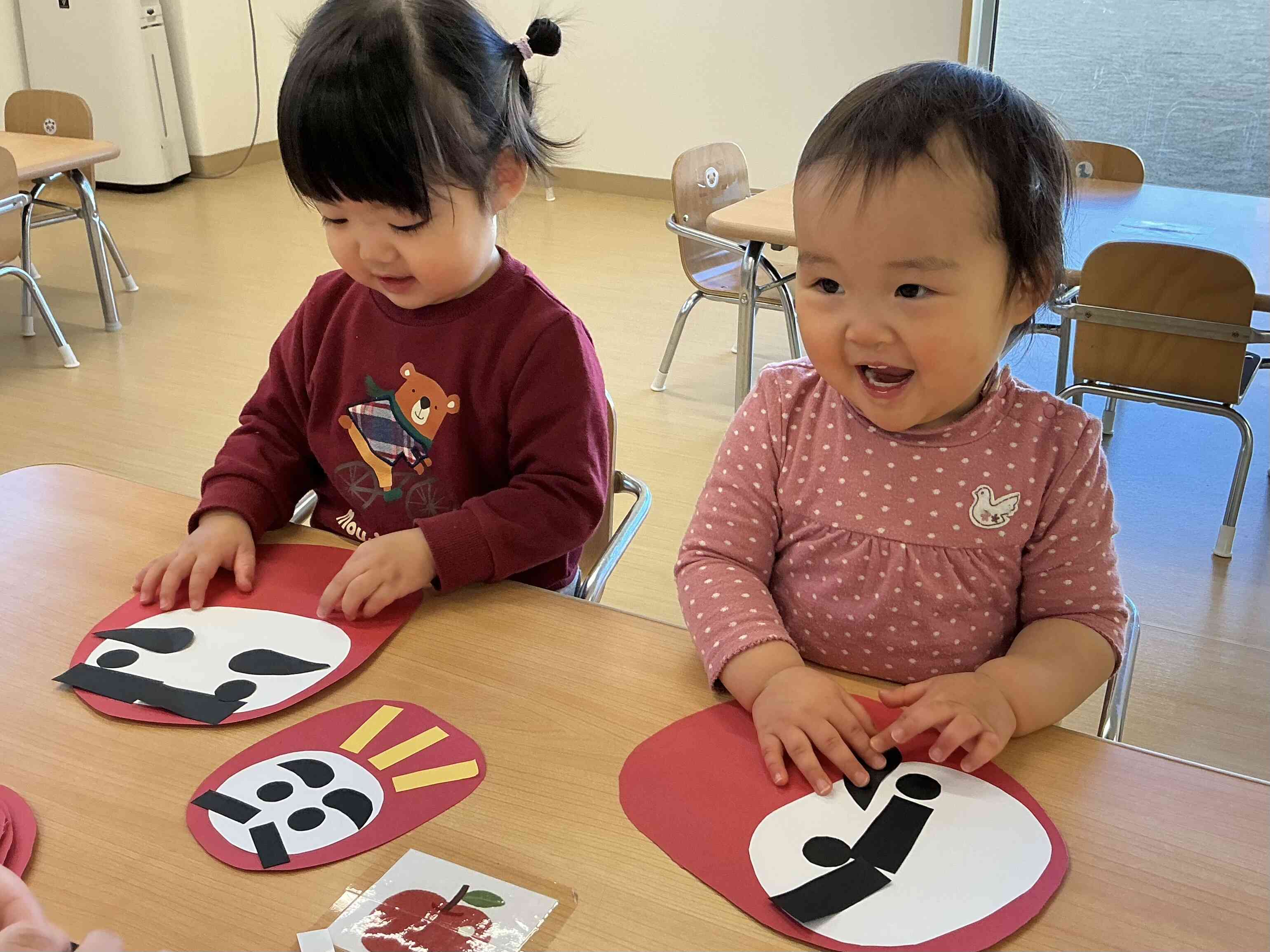 お正月遊び② だるまの福笑い あひるぐみ