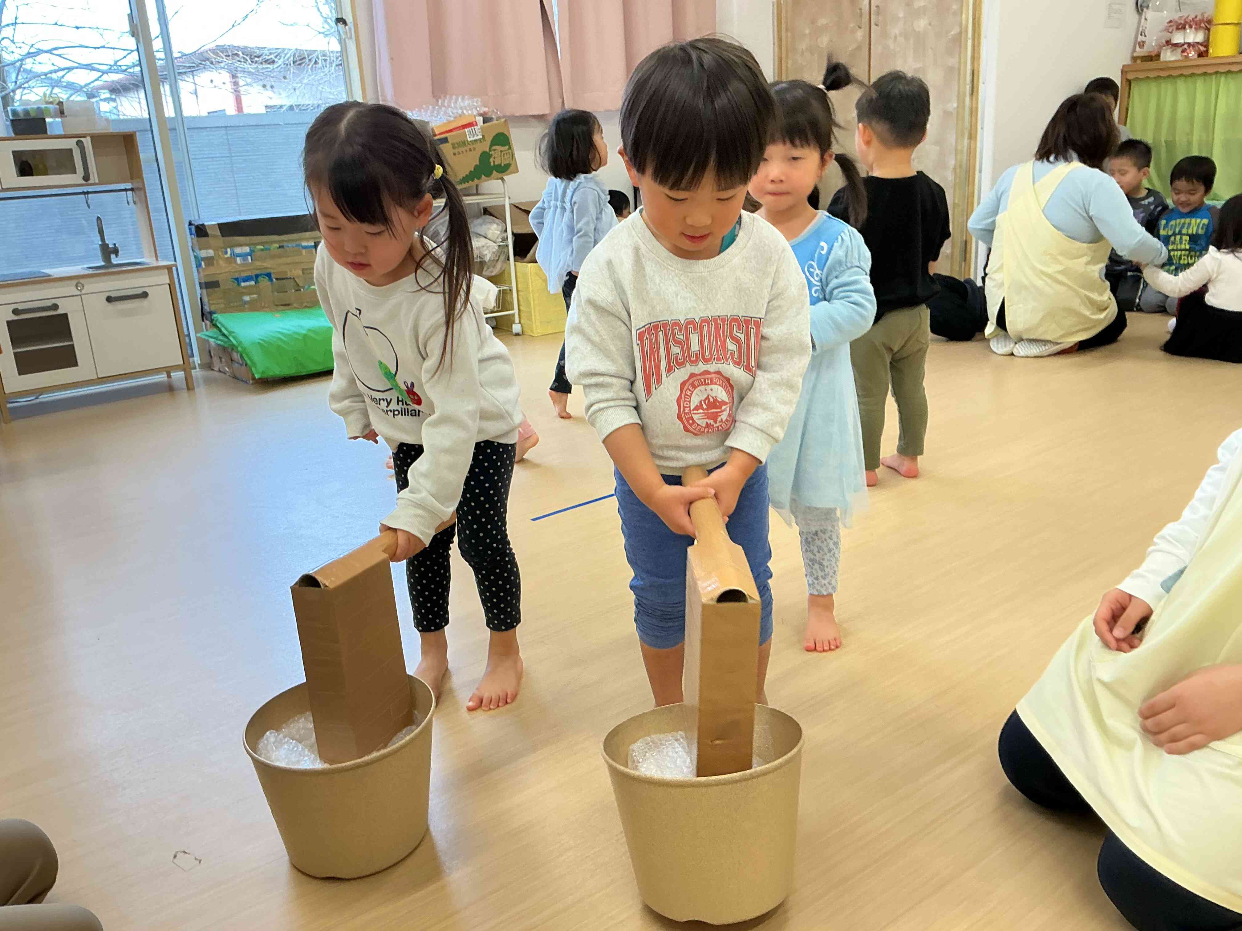 おもちつきごっこしました!