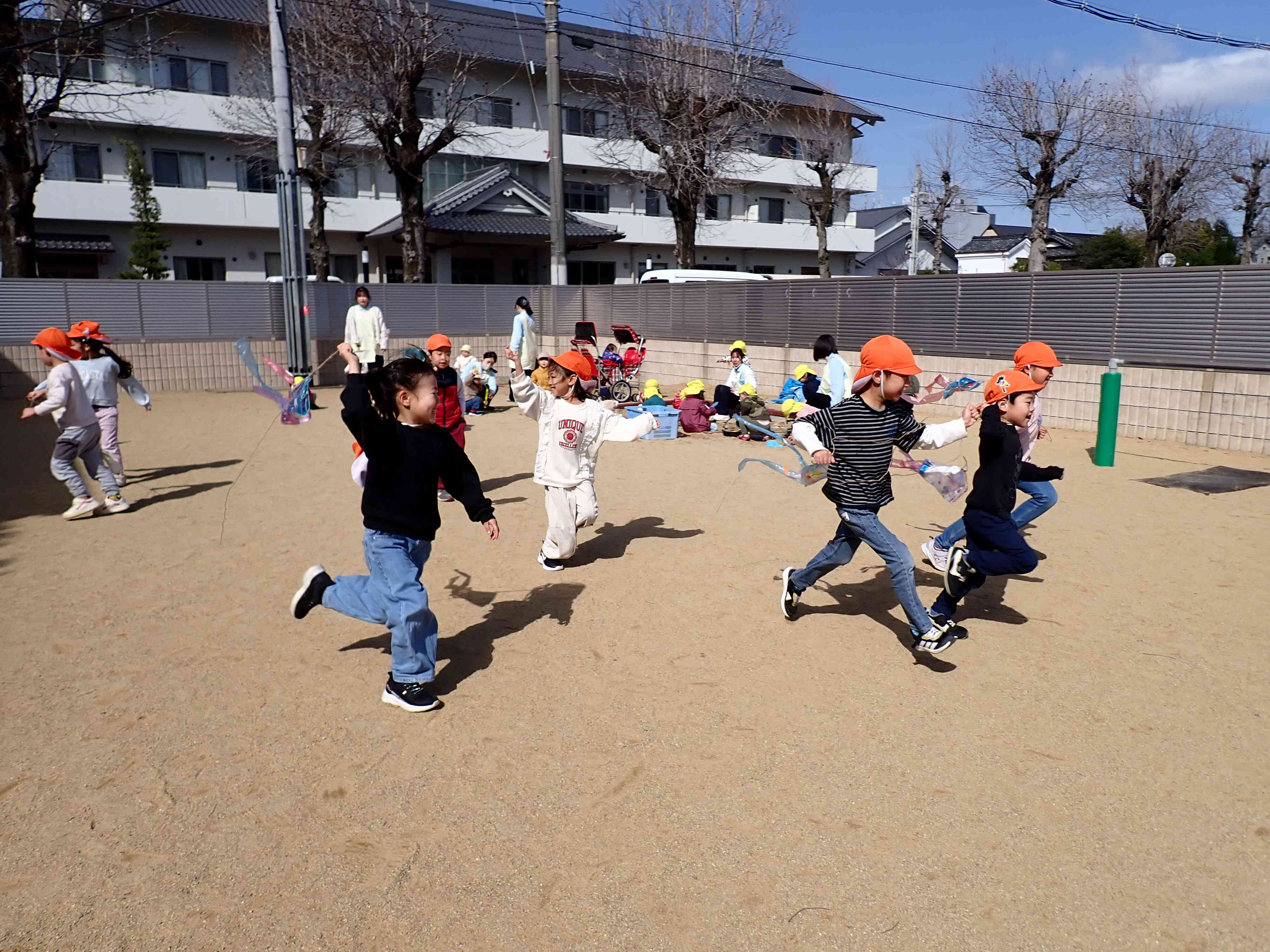 楽しみにしていた凧あげ♬　きりん組