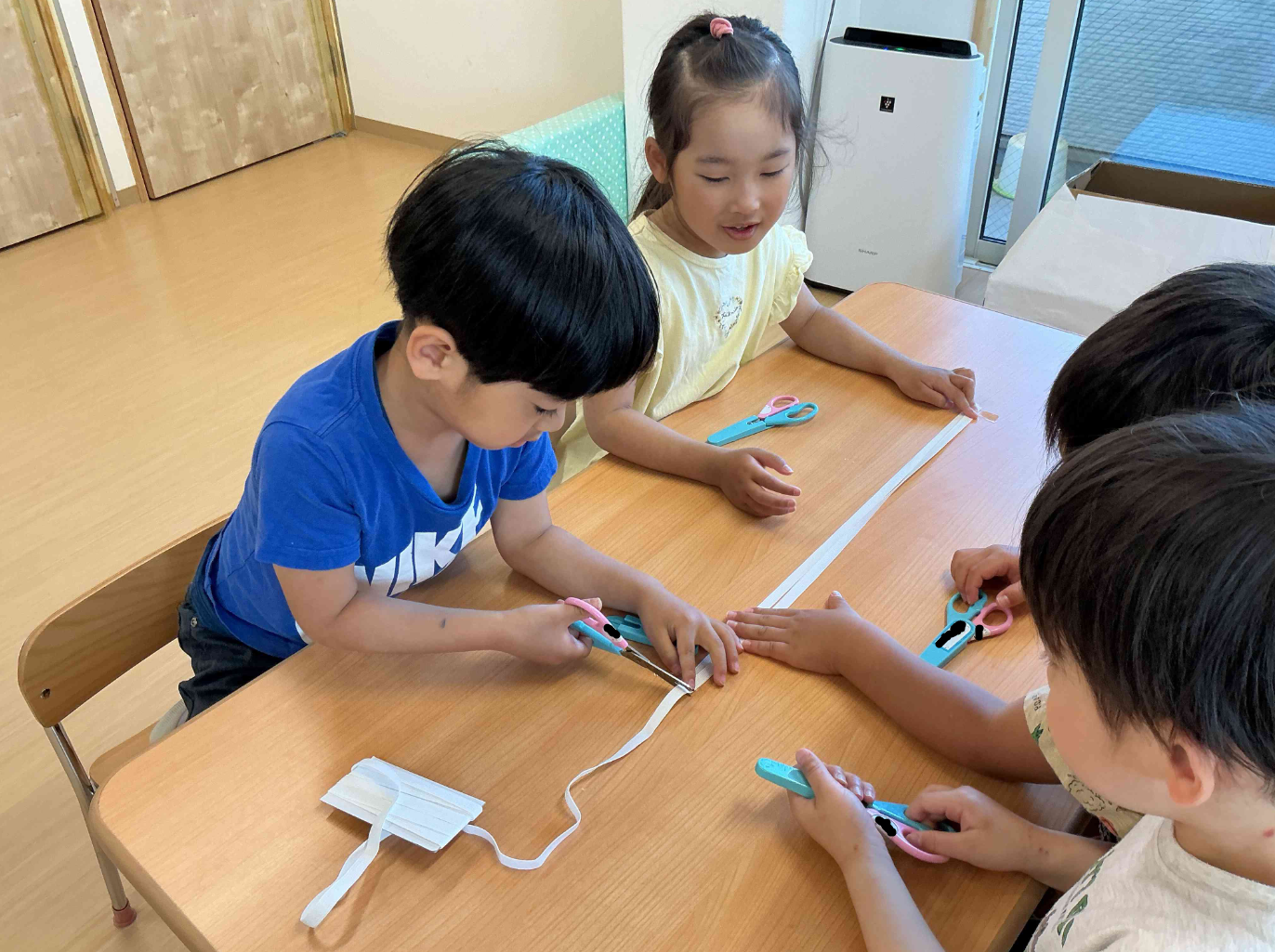 聴診器作ってるよ