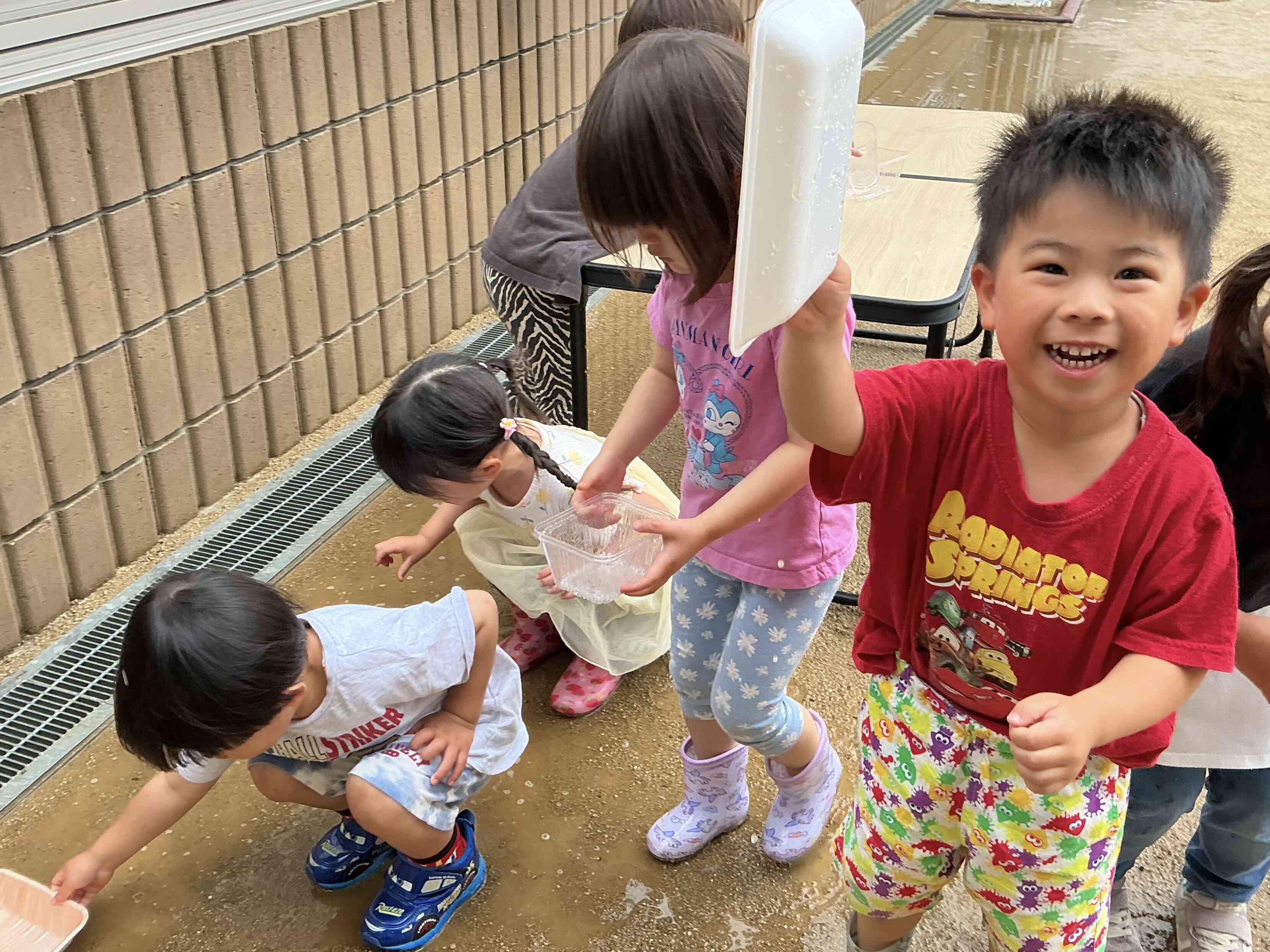 ねぇ先生!これも浮くかな!?