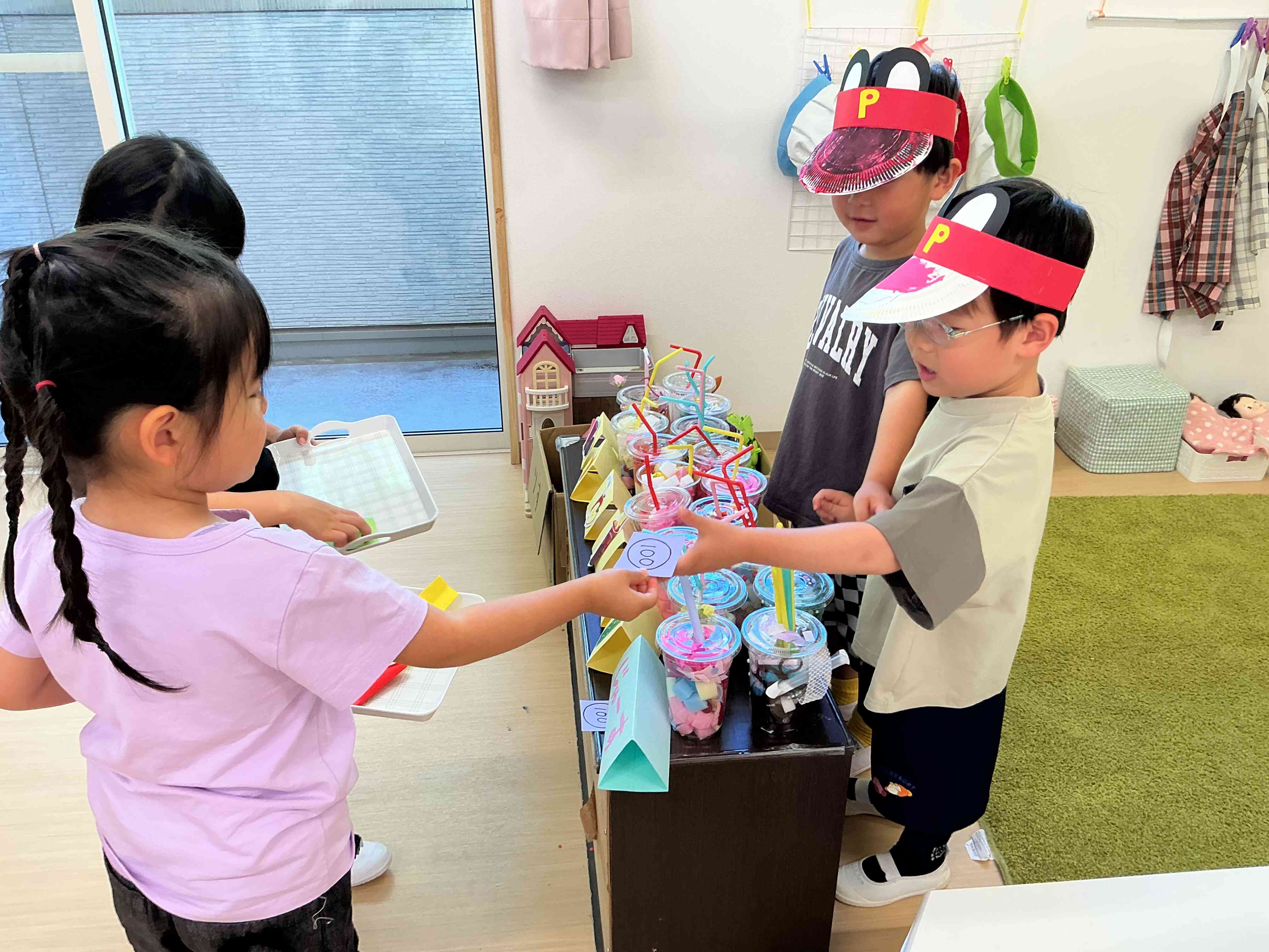 買い物をするときはお金がいるよ！