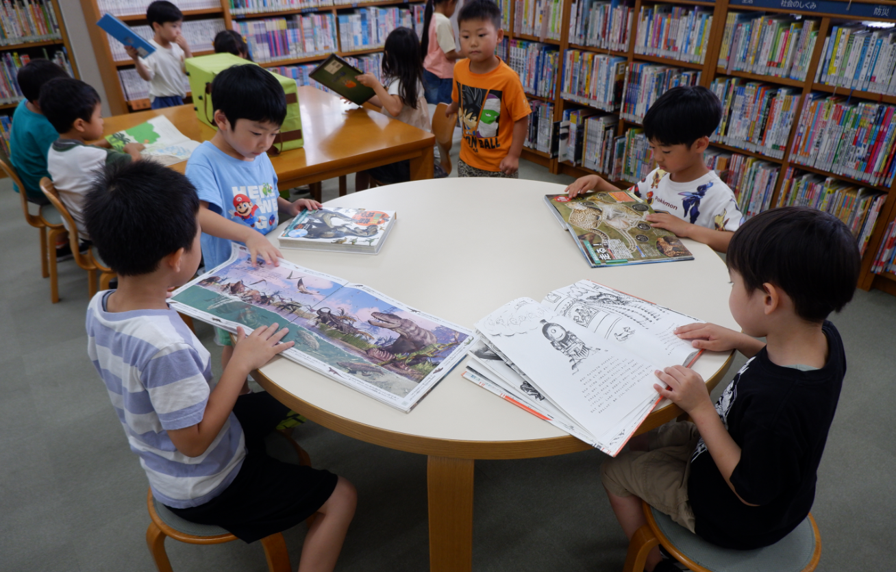 図書館へ行きました!