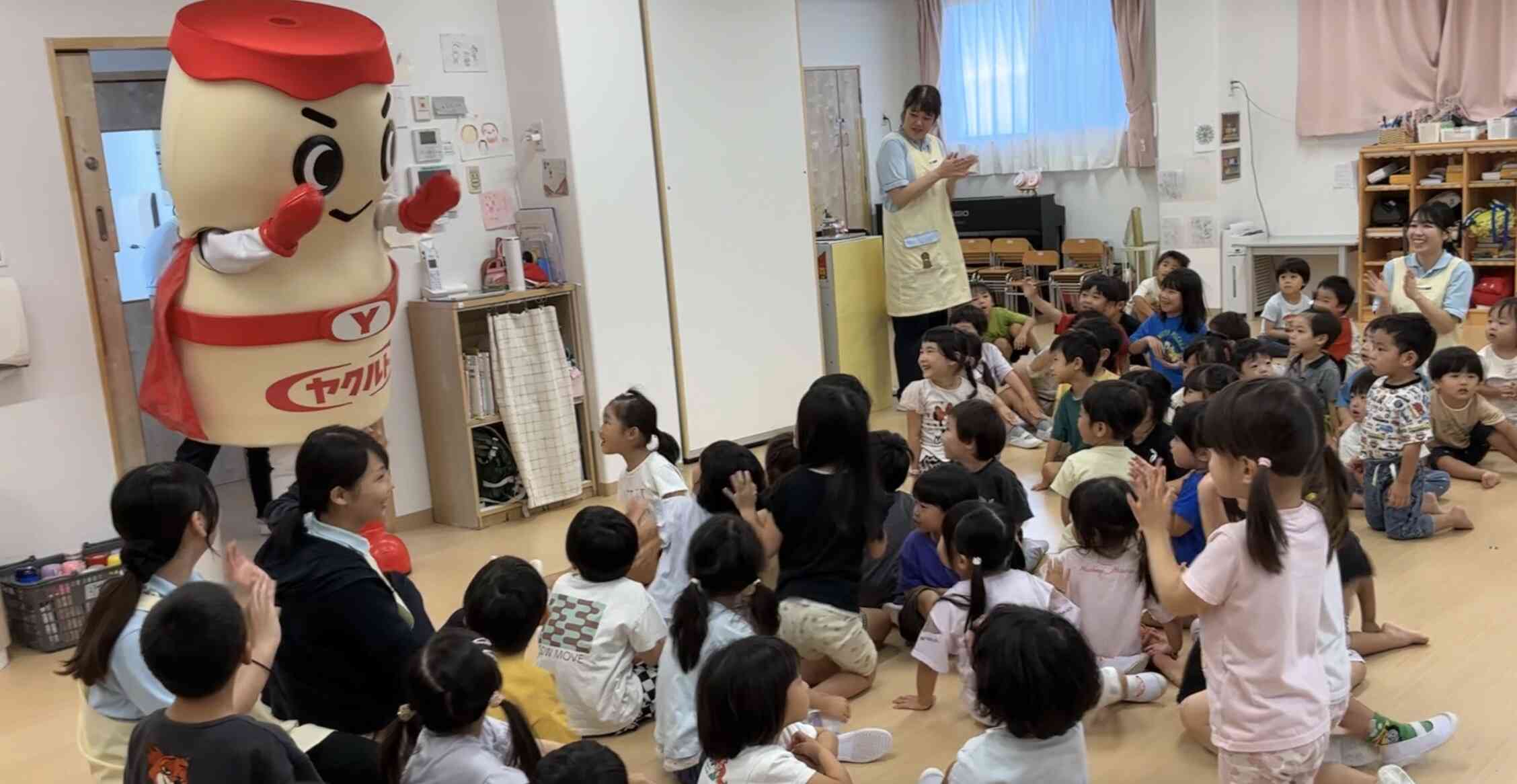 ヤクルトマン登場に大盛り上がり！