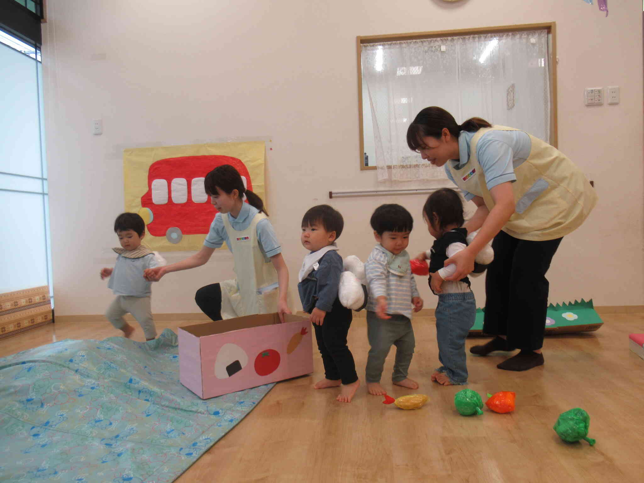 うんどう会！ひよこ組さんの「おべんとうバスでしゅっぱーつ」