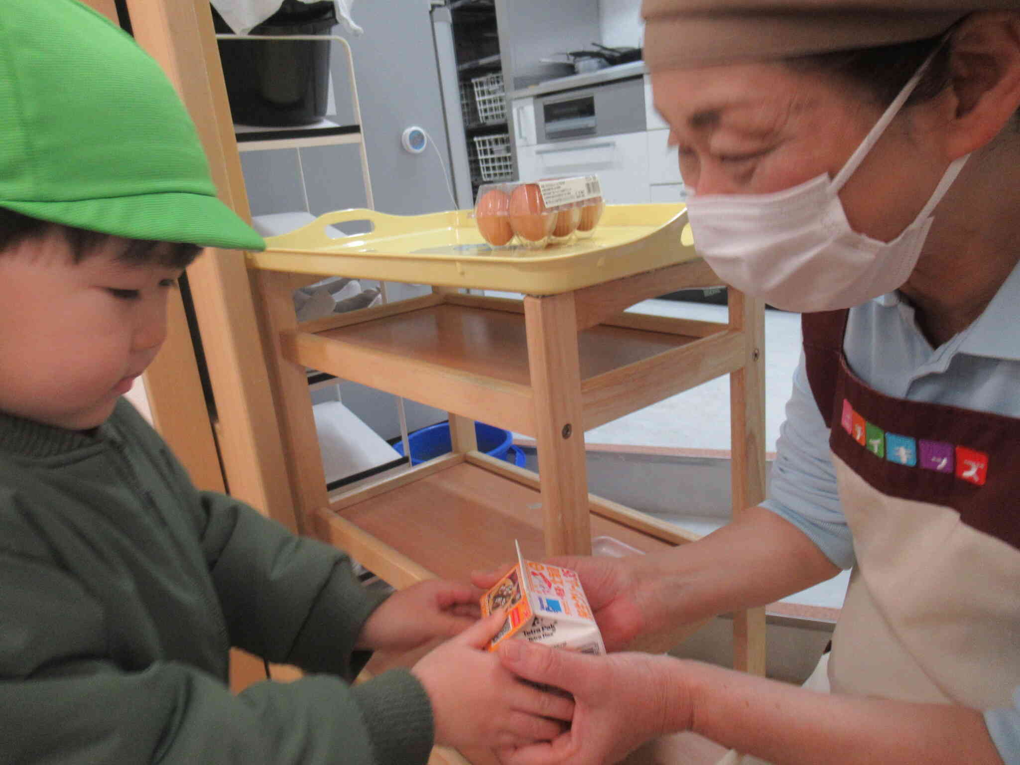 給食先生、買ってきたよ！