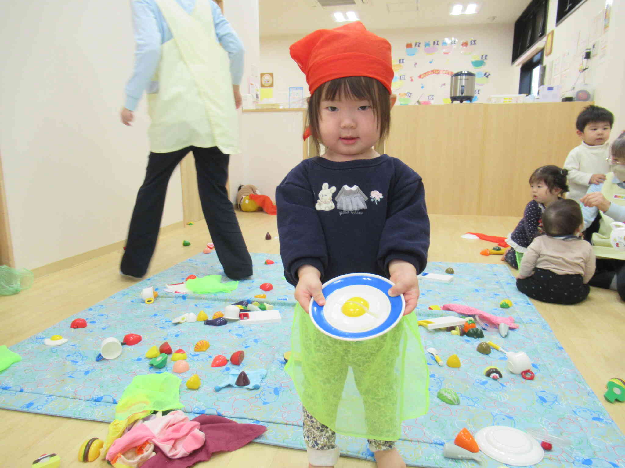 ままごと遊び♬｜ニチイキッズとうかい中央保育園｜ニチイキッズ