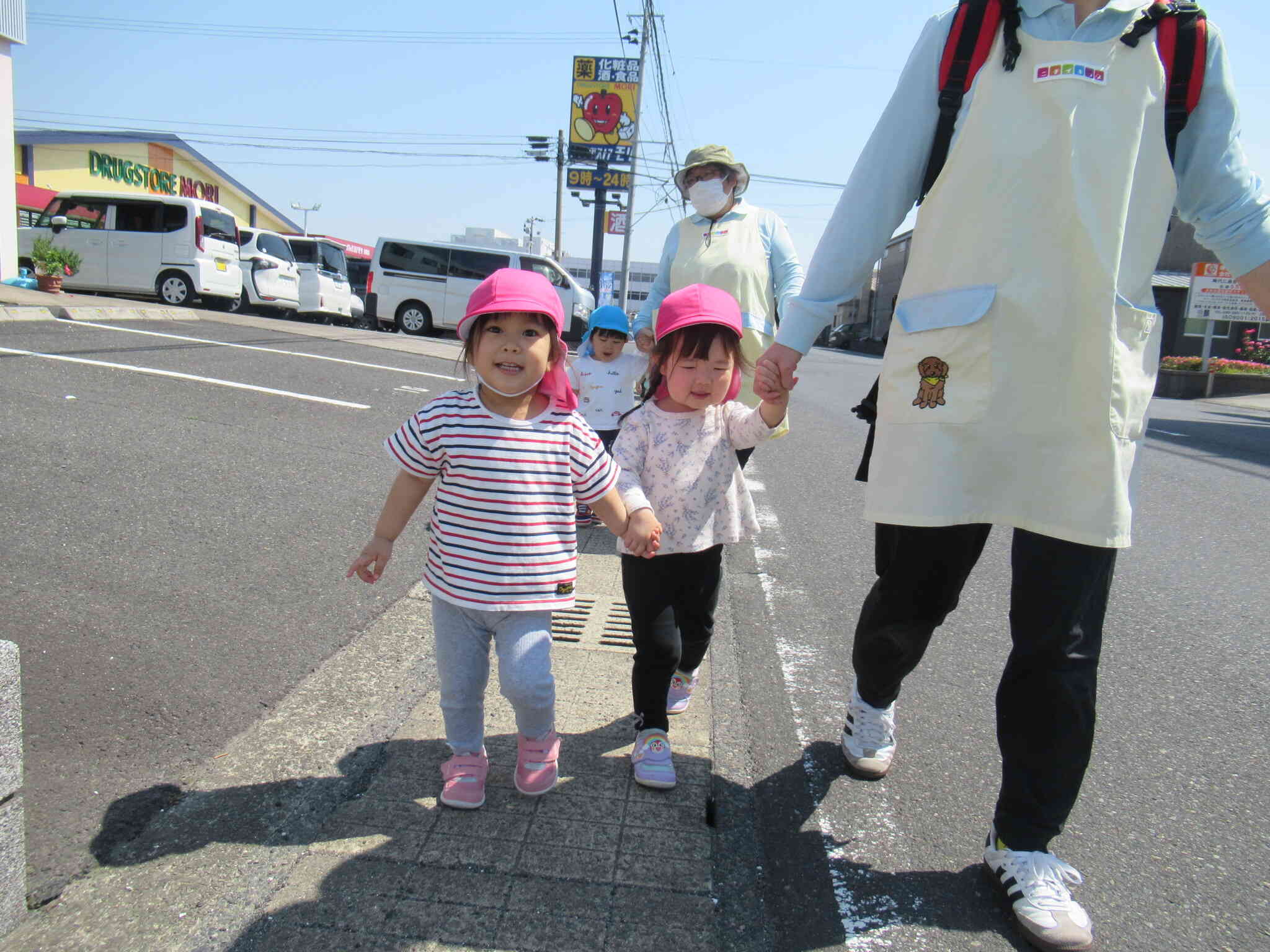 楽しいお散歩♬｜ニチイキッズとうかい中央保育園｜ニチイキッズ