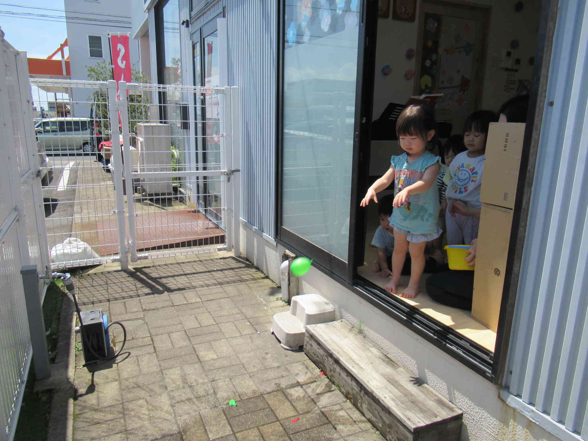 水風船をお外に投げてみたよ★
