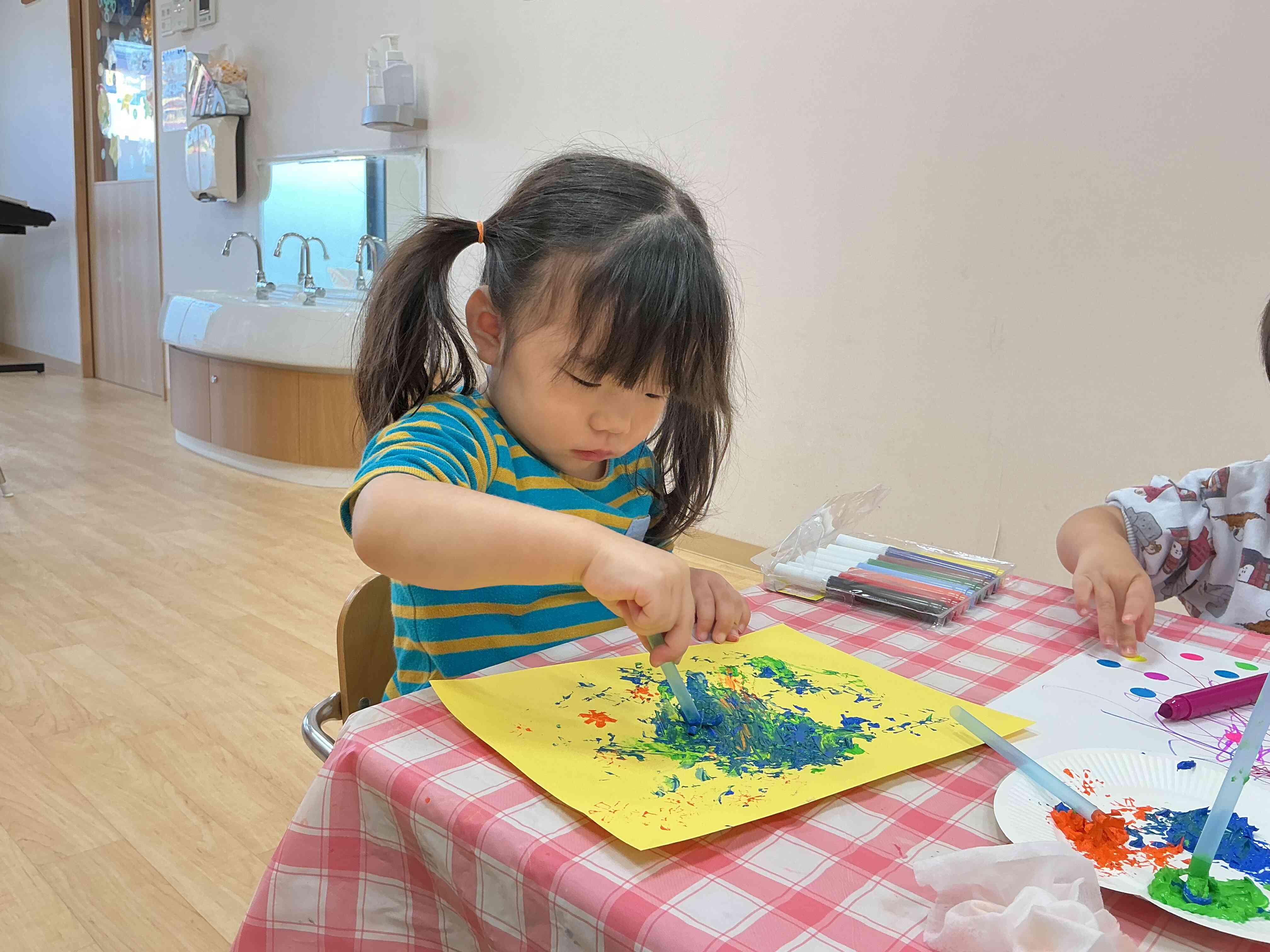 絵の具でのお絵描きも大好きだよ(๑˃̵ᴗ˂̵)