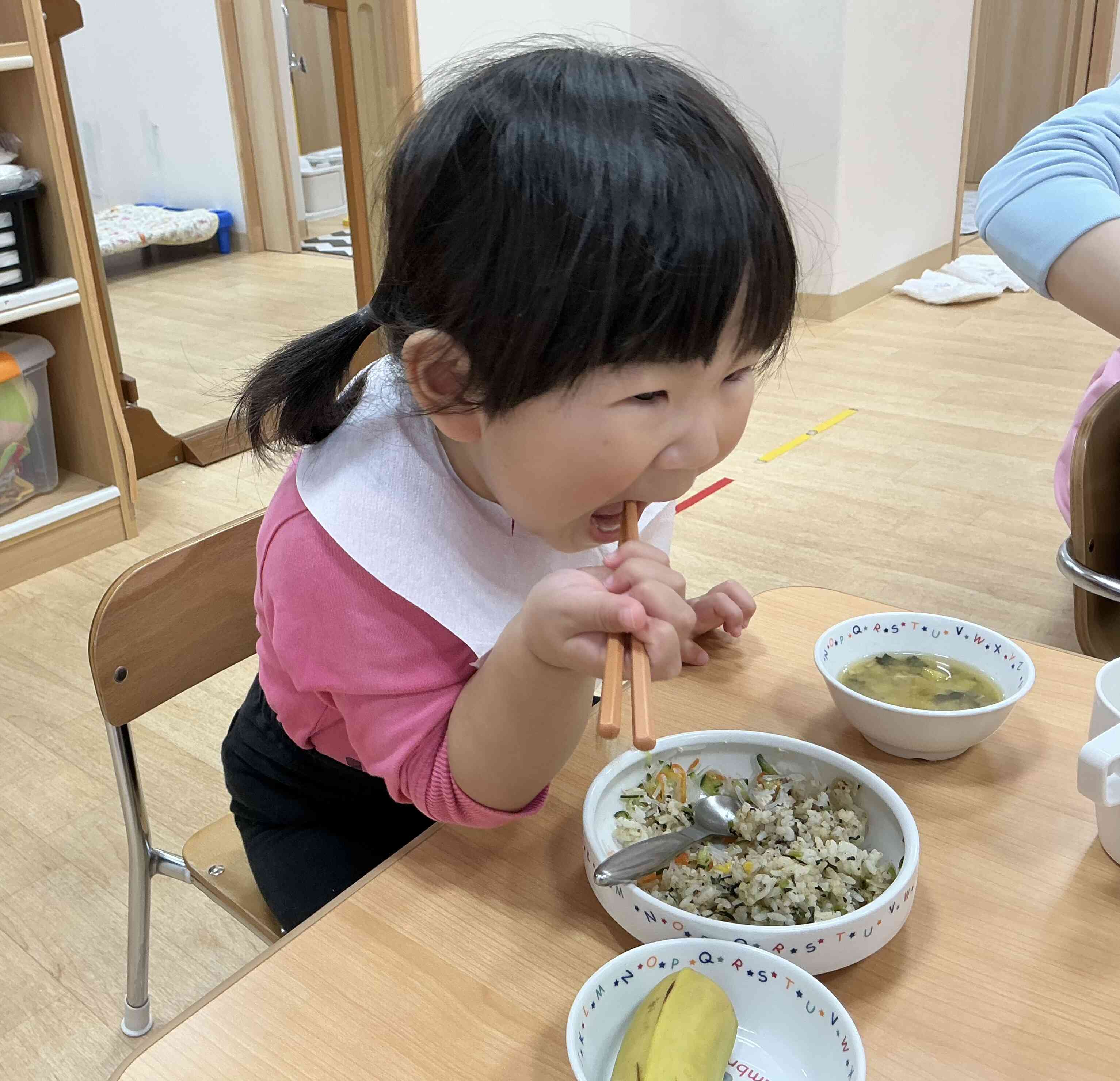 おとさないように・・・パクッ！！