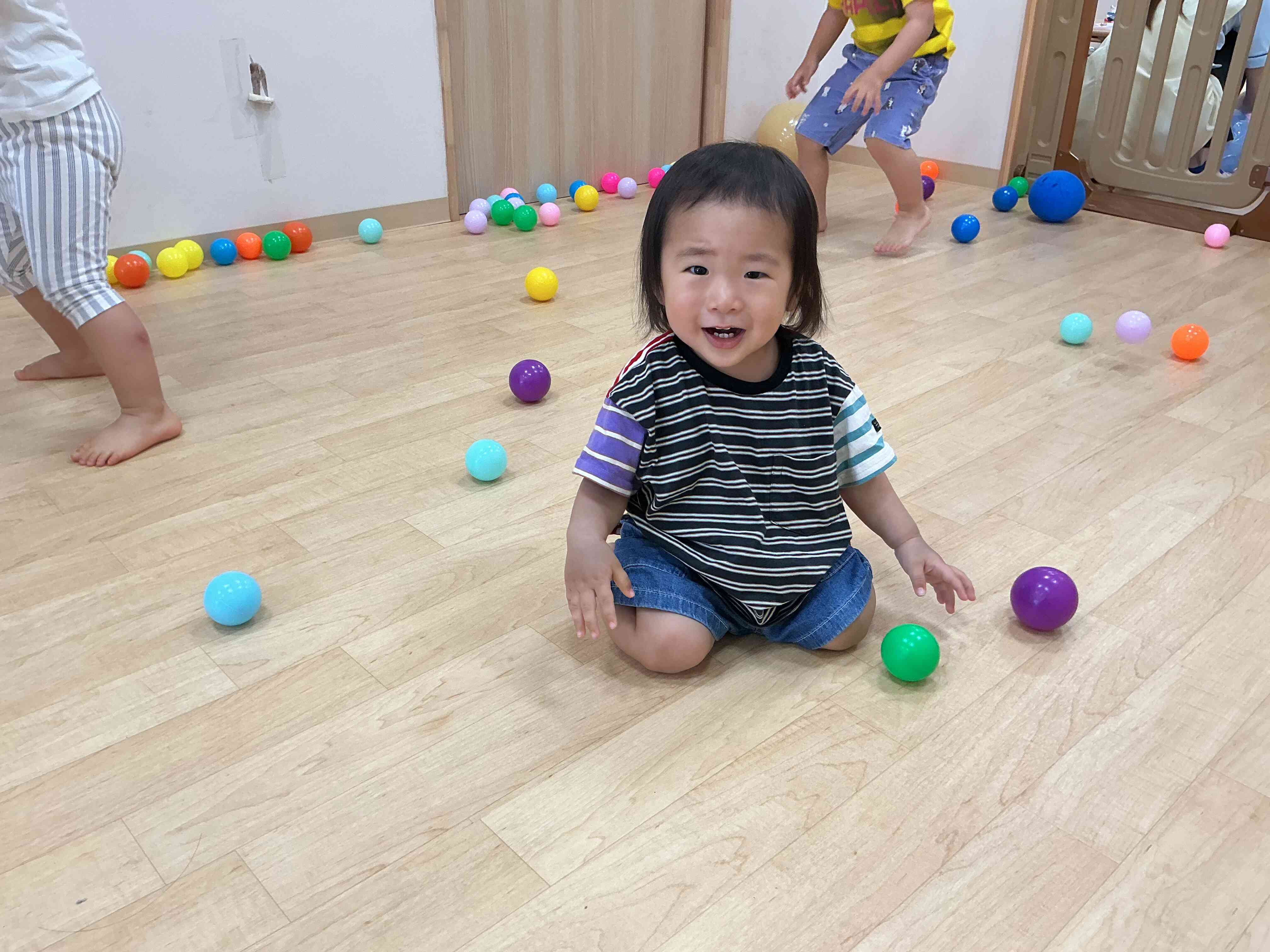 小さなボールも大好きだね！