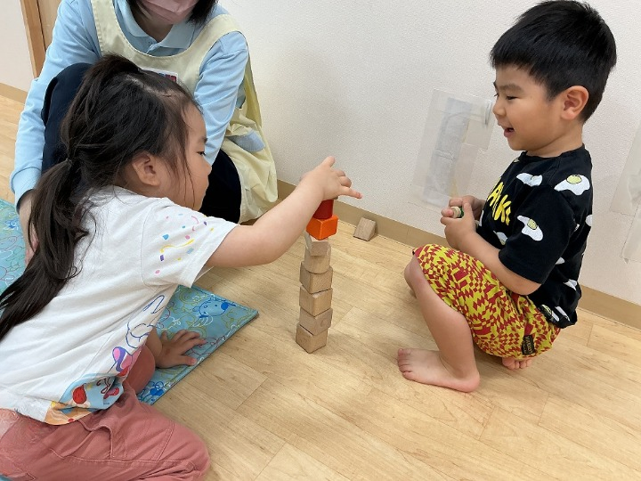 積み木あそびのようす