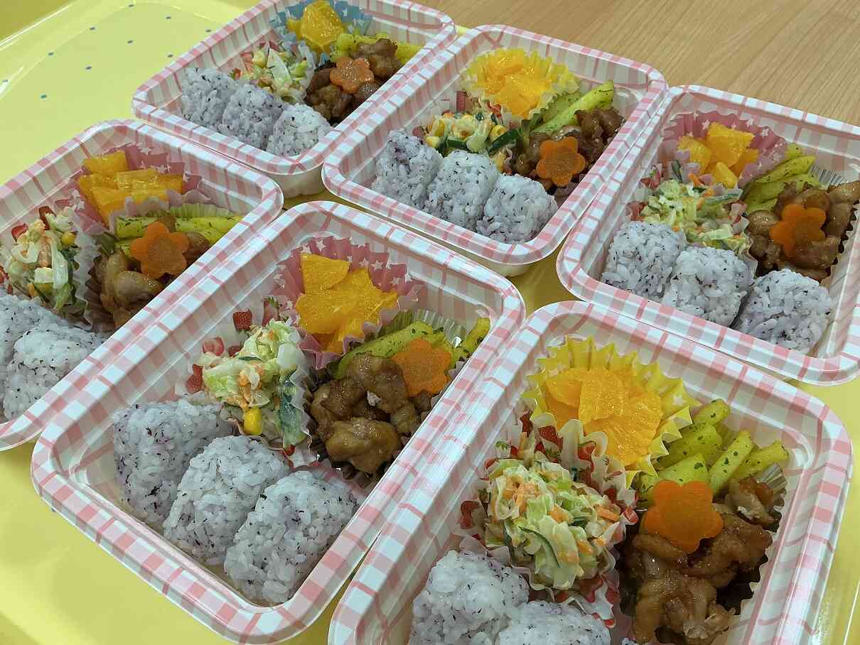お外でお弁当