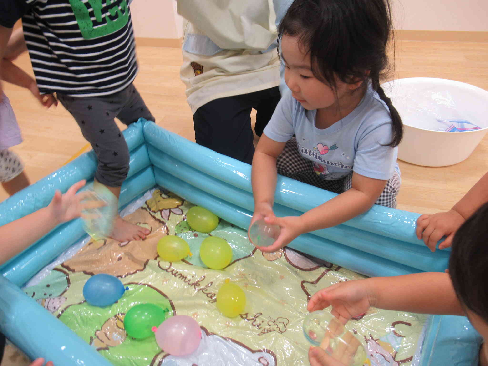 冷たくてぷにぷにした感覚が気持ちいいねー！