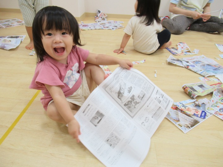 新聞紙遊びのいろいろ