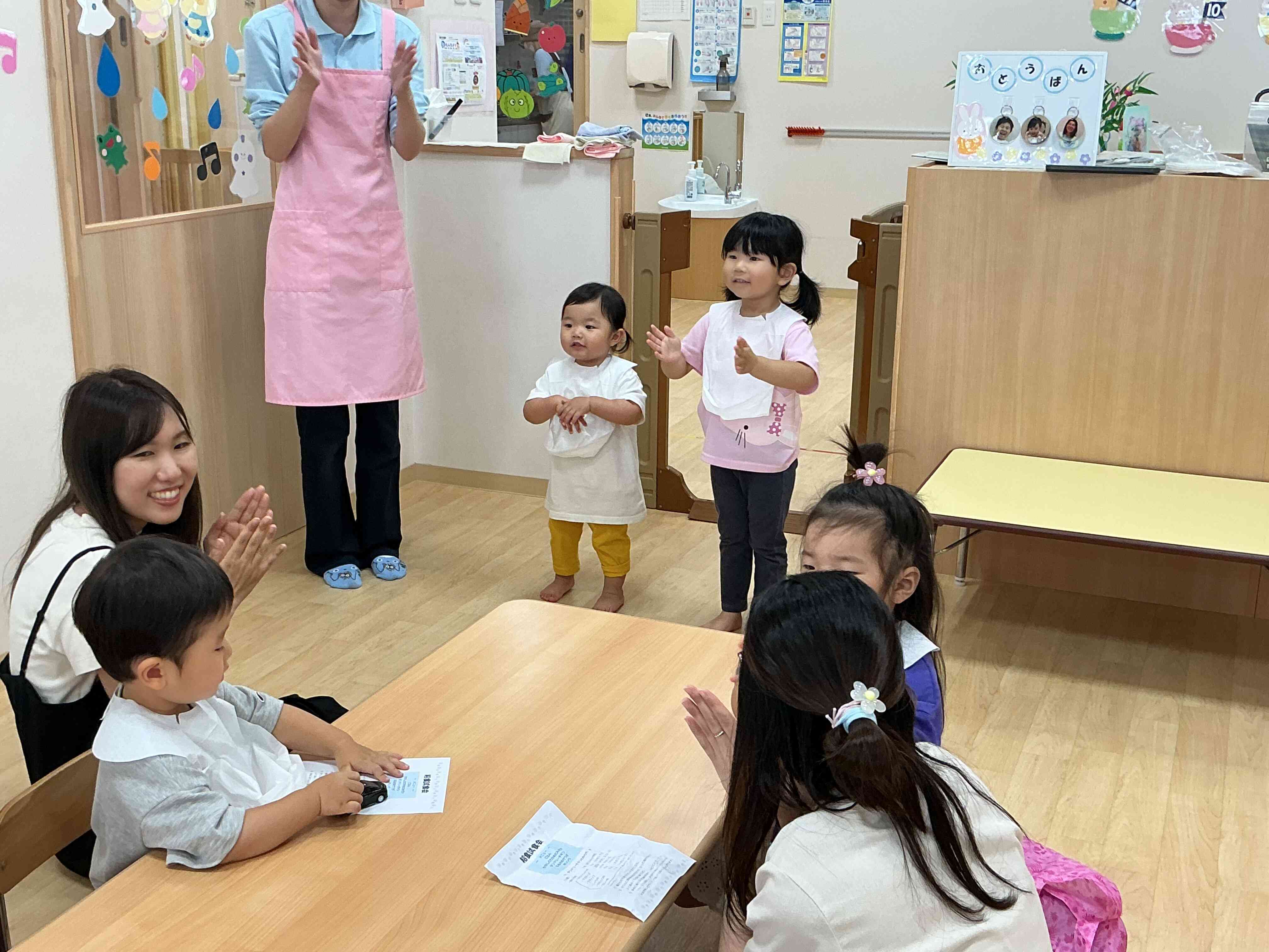 給食試食会の様子