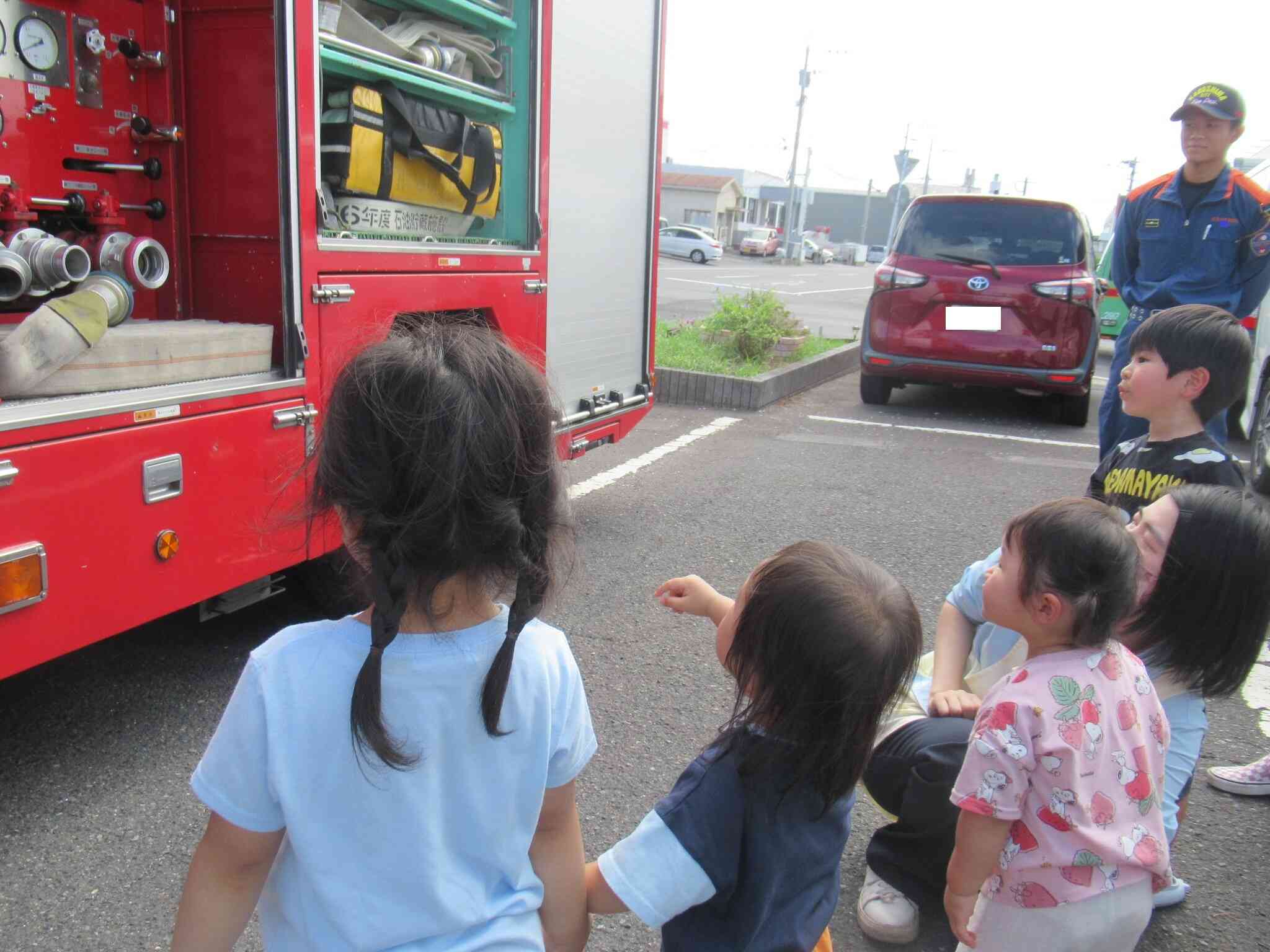 消防車の中も見せてもらったよ♪