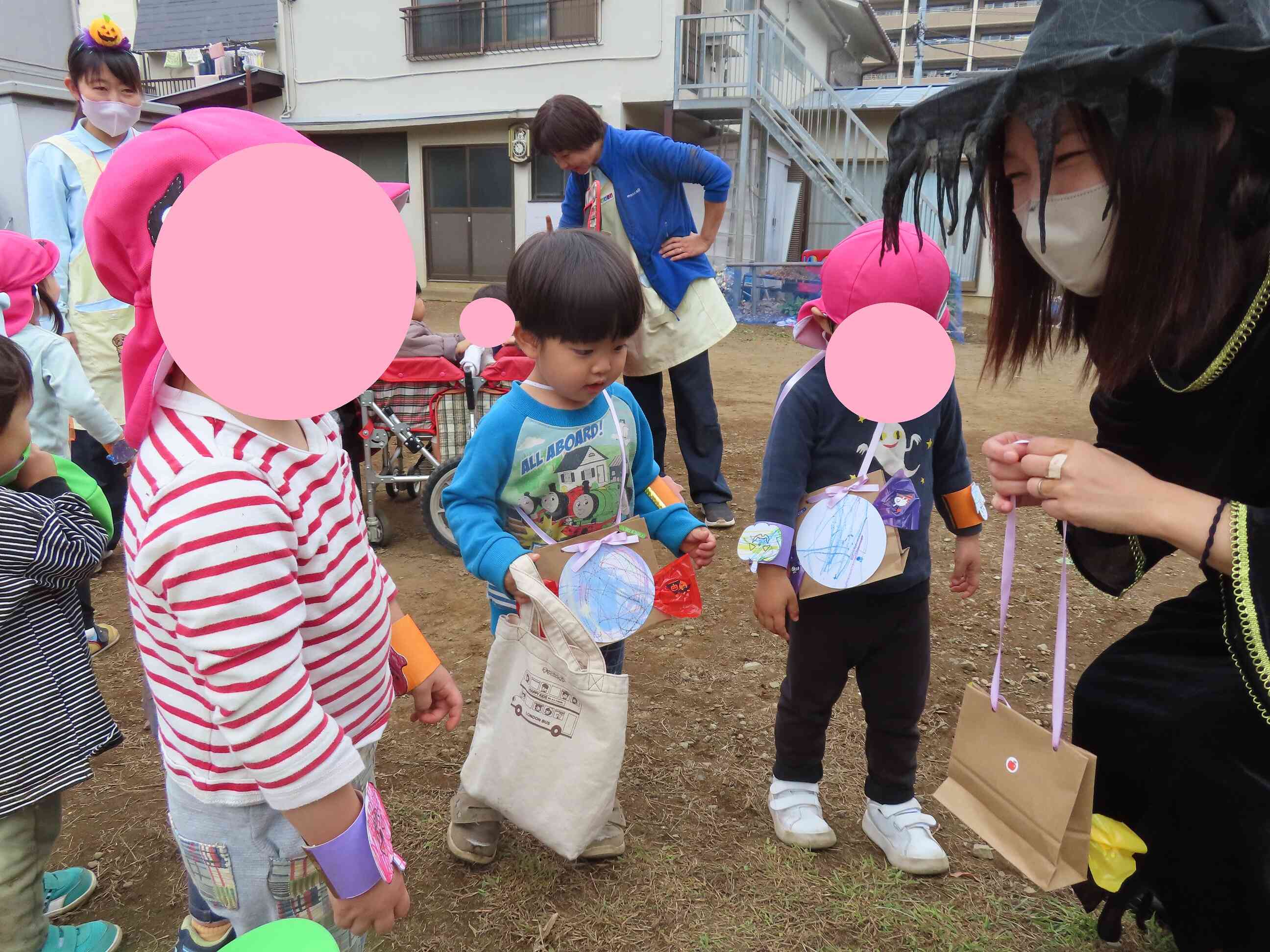 美魔女の登場です。