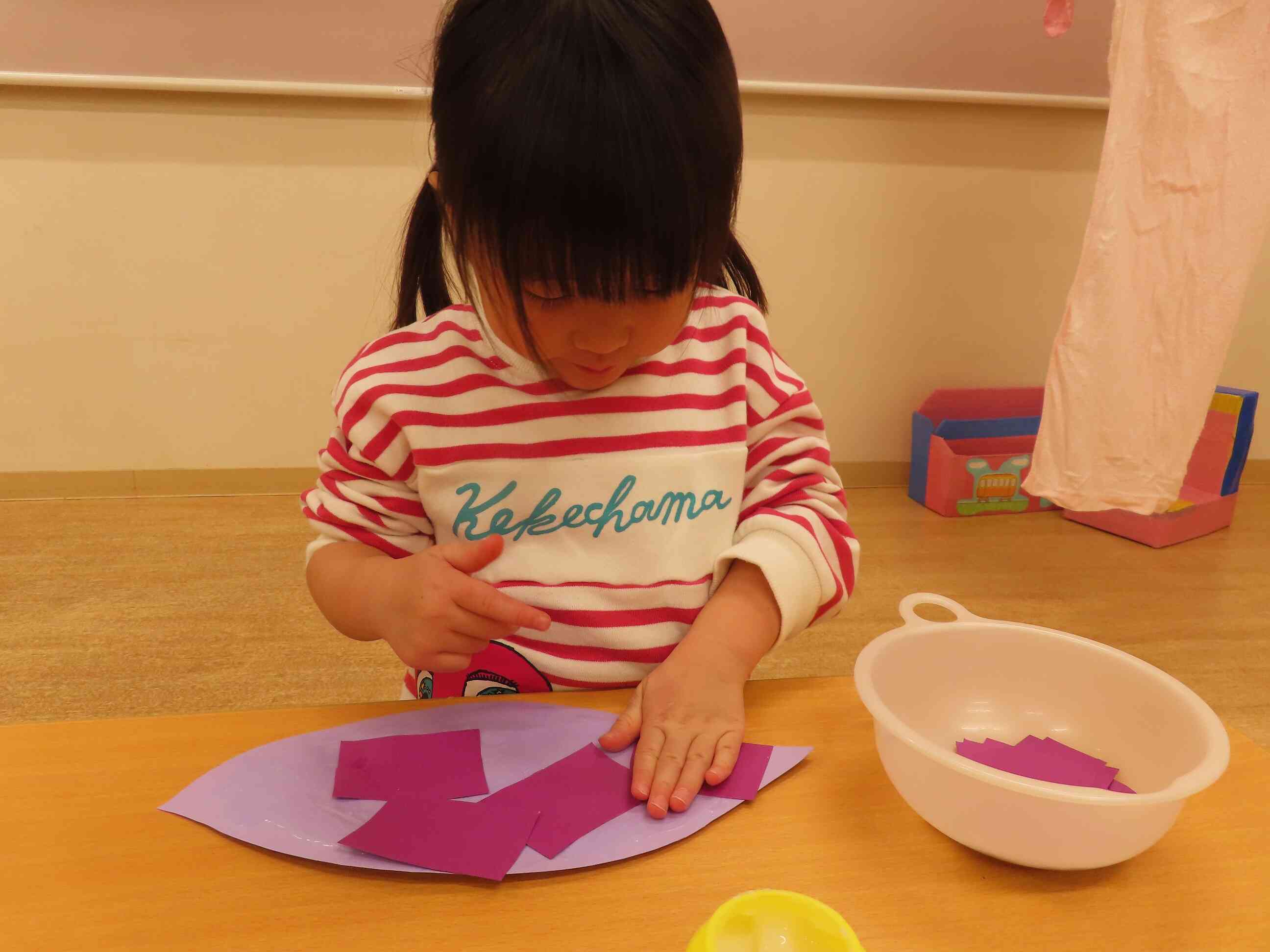 のりでペタペタ