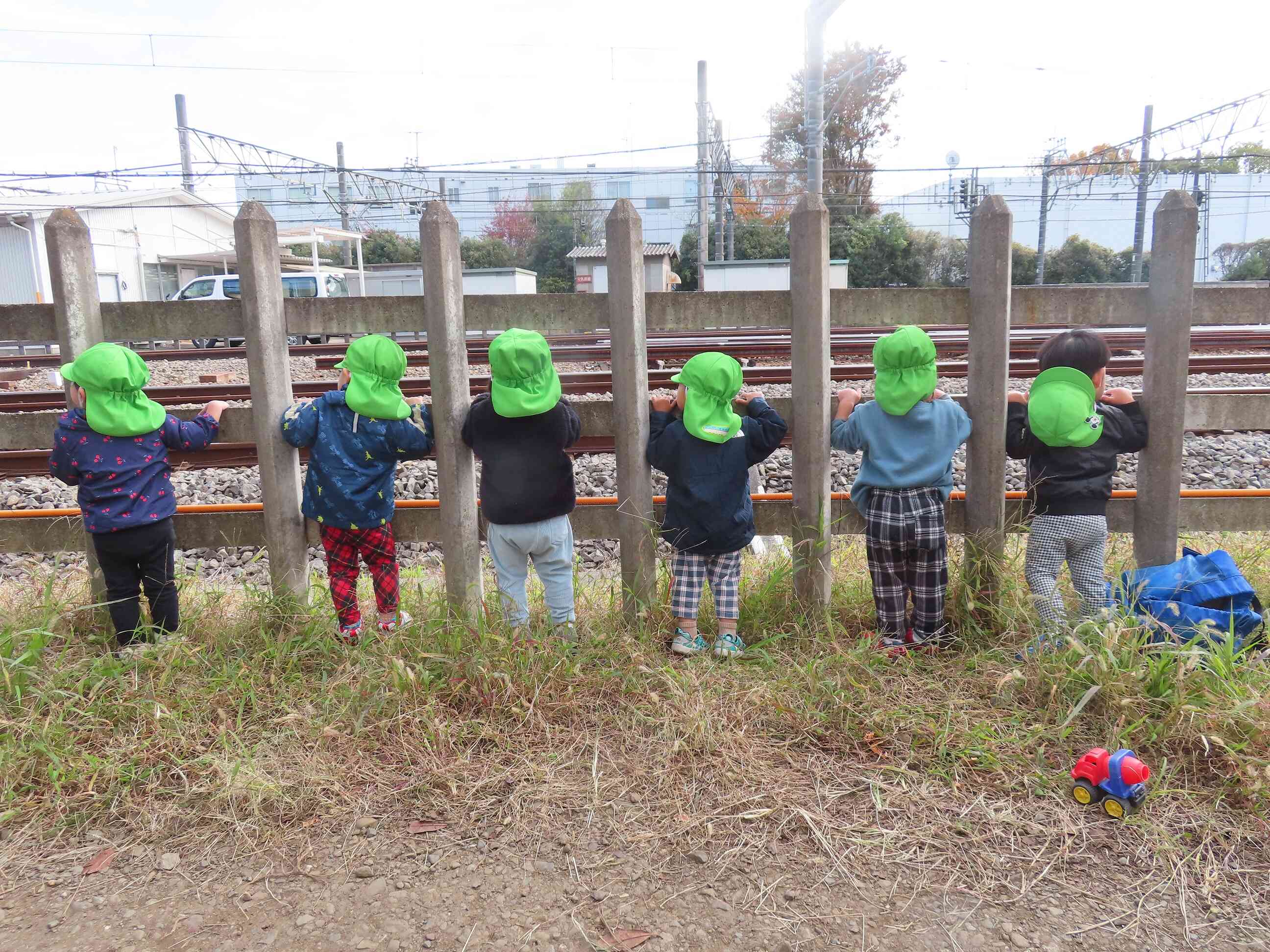 電車まだかなぁ～　所沢駅に電車を見に行きます。