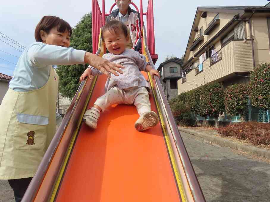 滑り台は先生と一緒に！