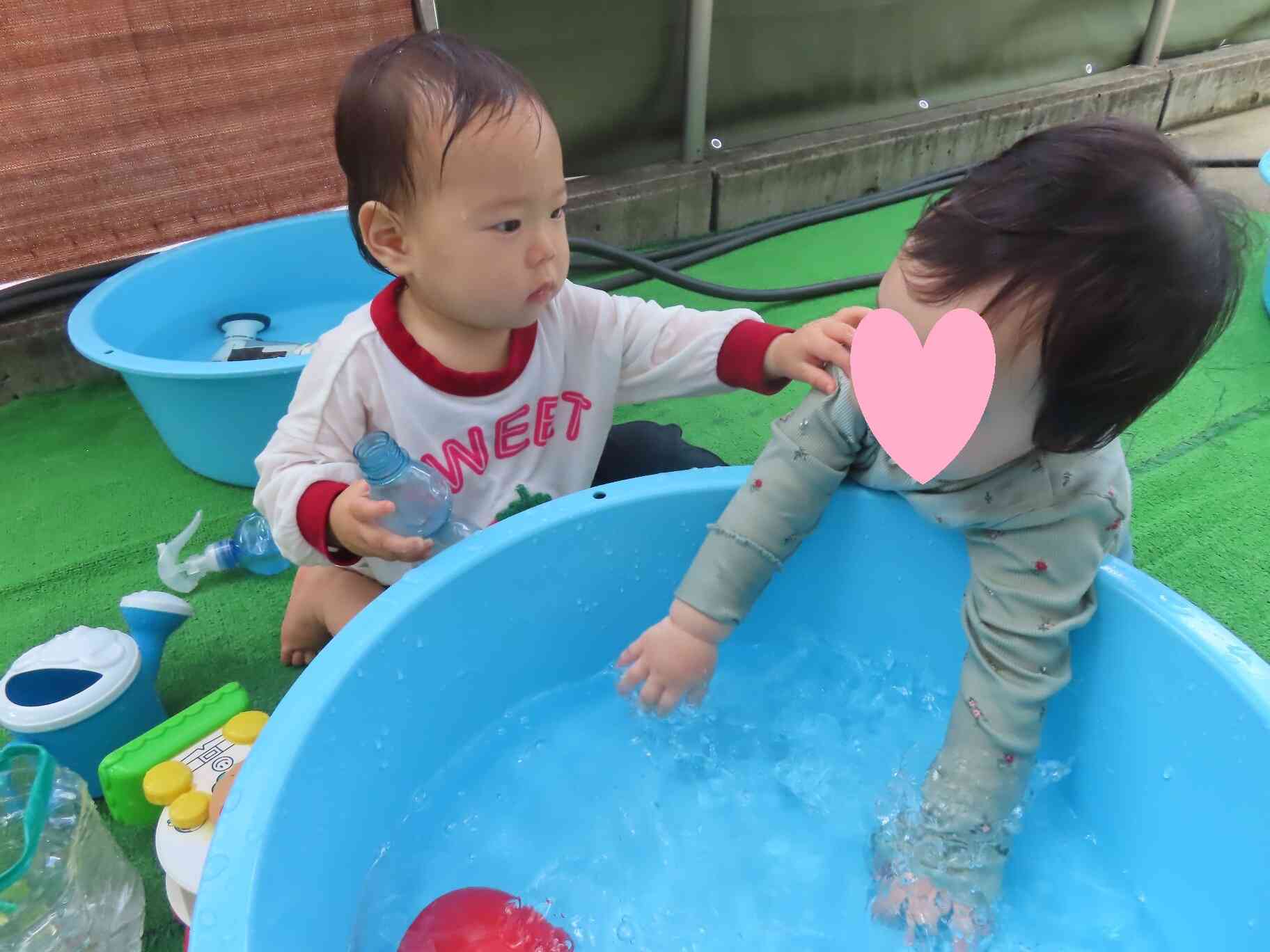 ひよこ組さんの水遊び♪