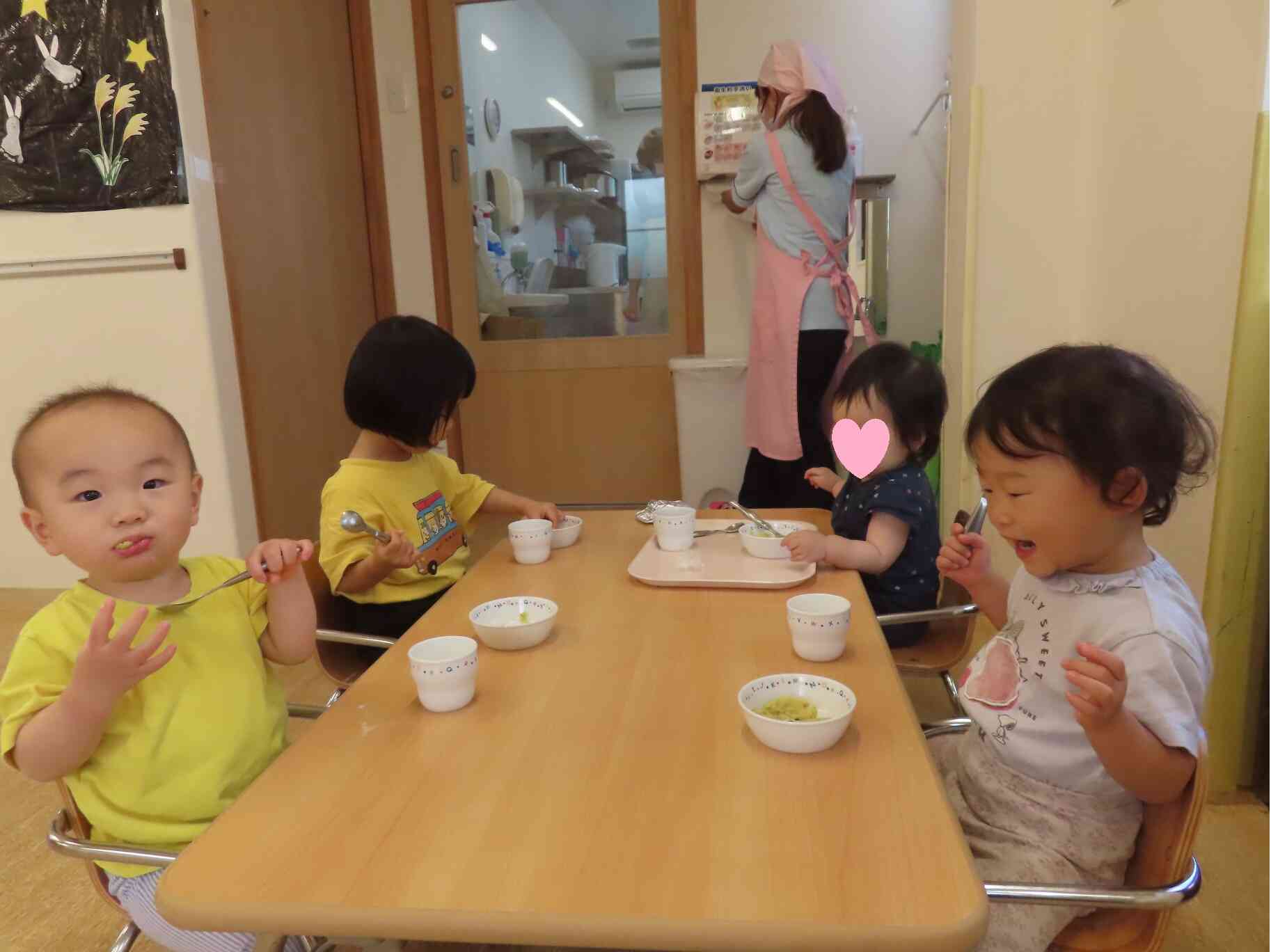 みんなでにこにこ、たのしいおやつ♪