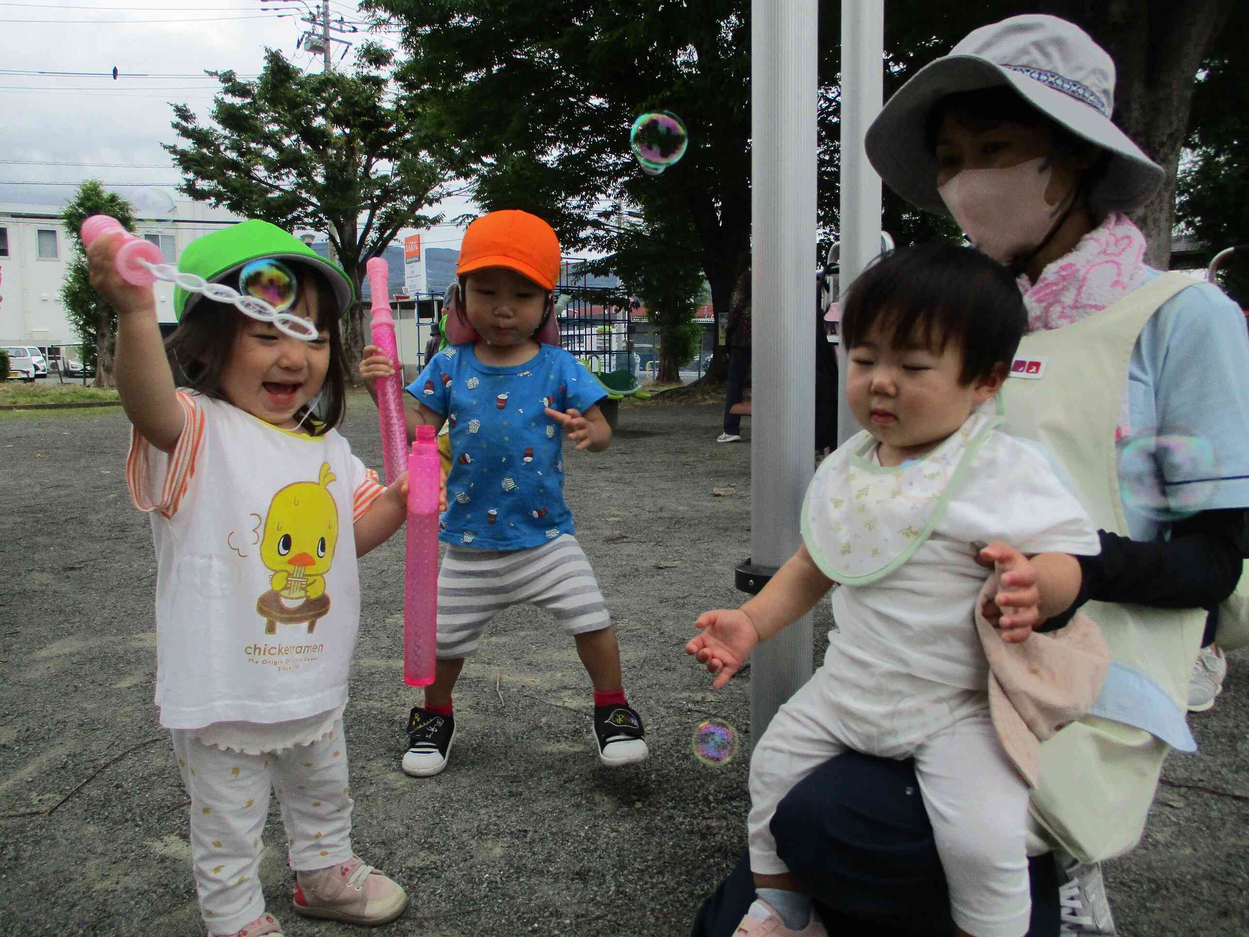公園でシャボン玉