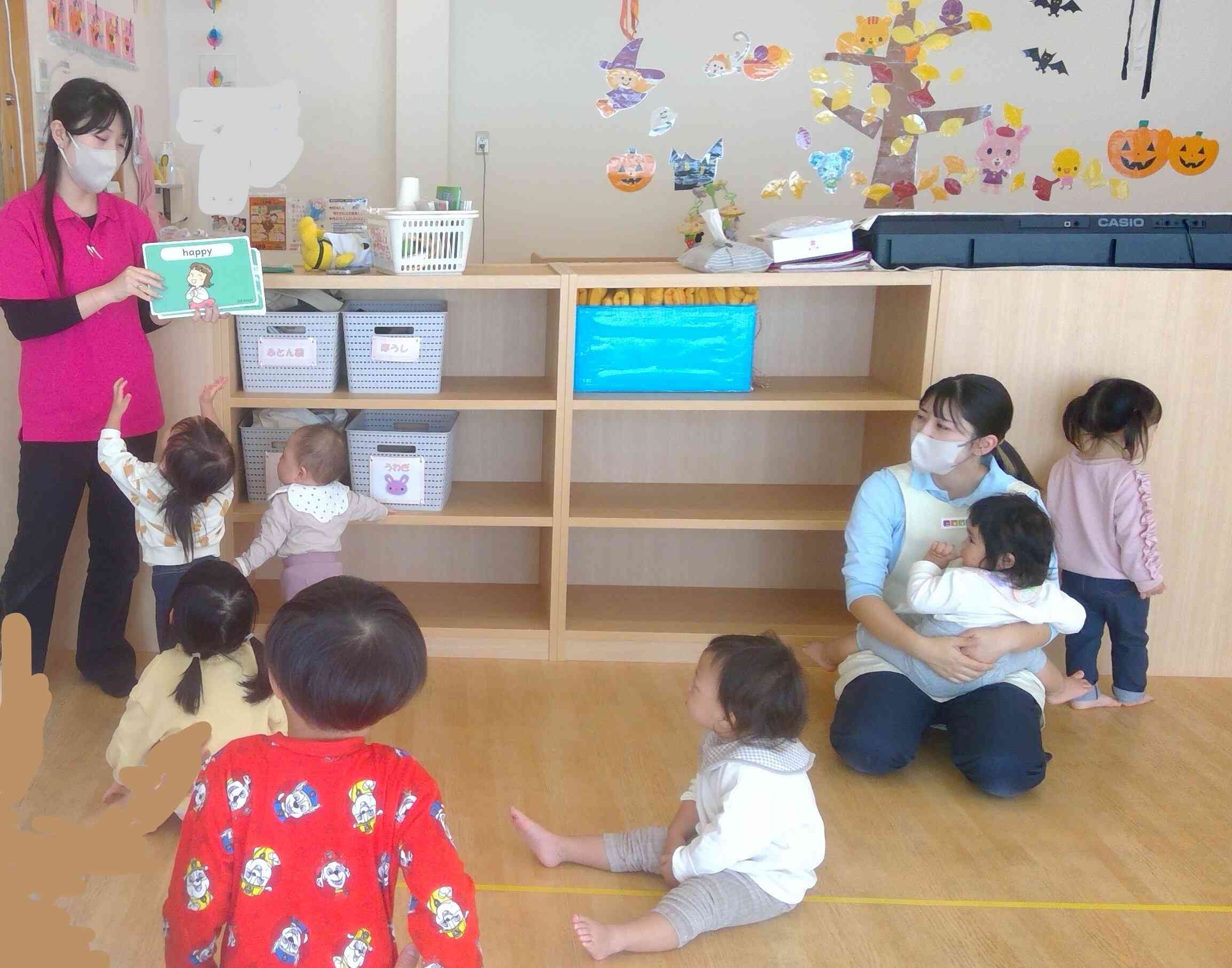 あひる組さん(１歳児クラス）も、興味を持って