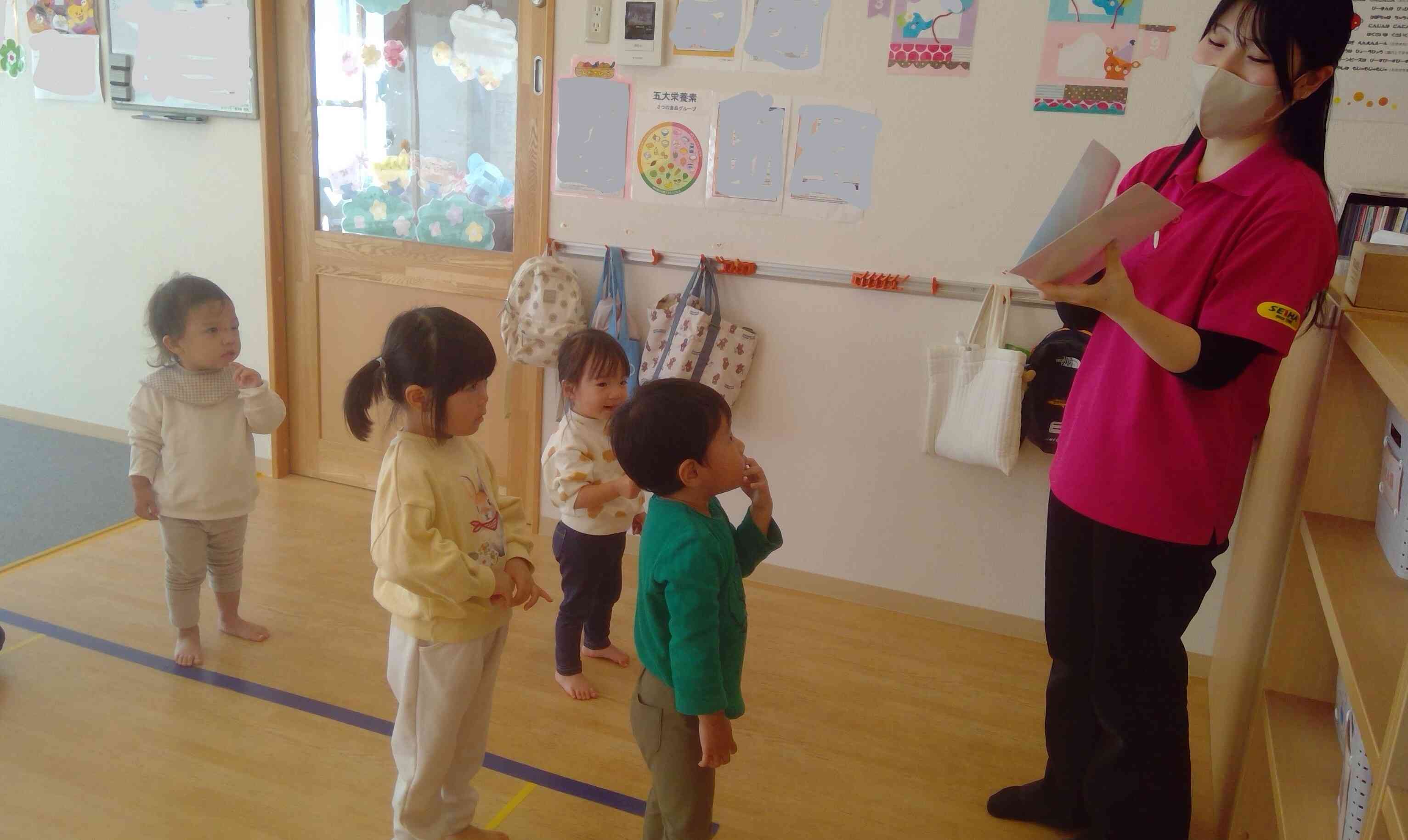 １－２歳児さんは、カードと音で