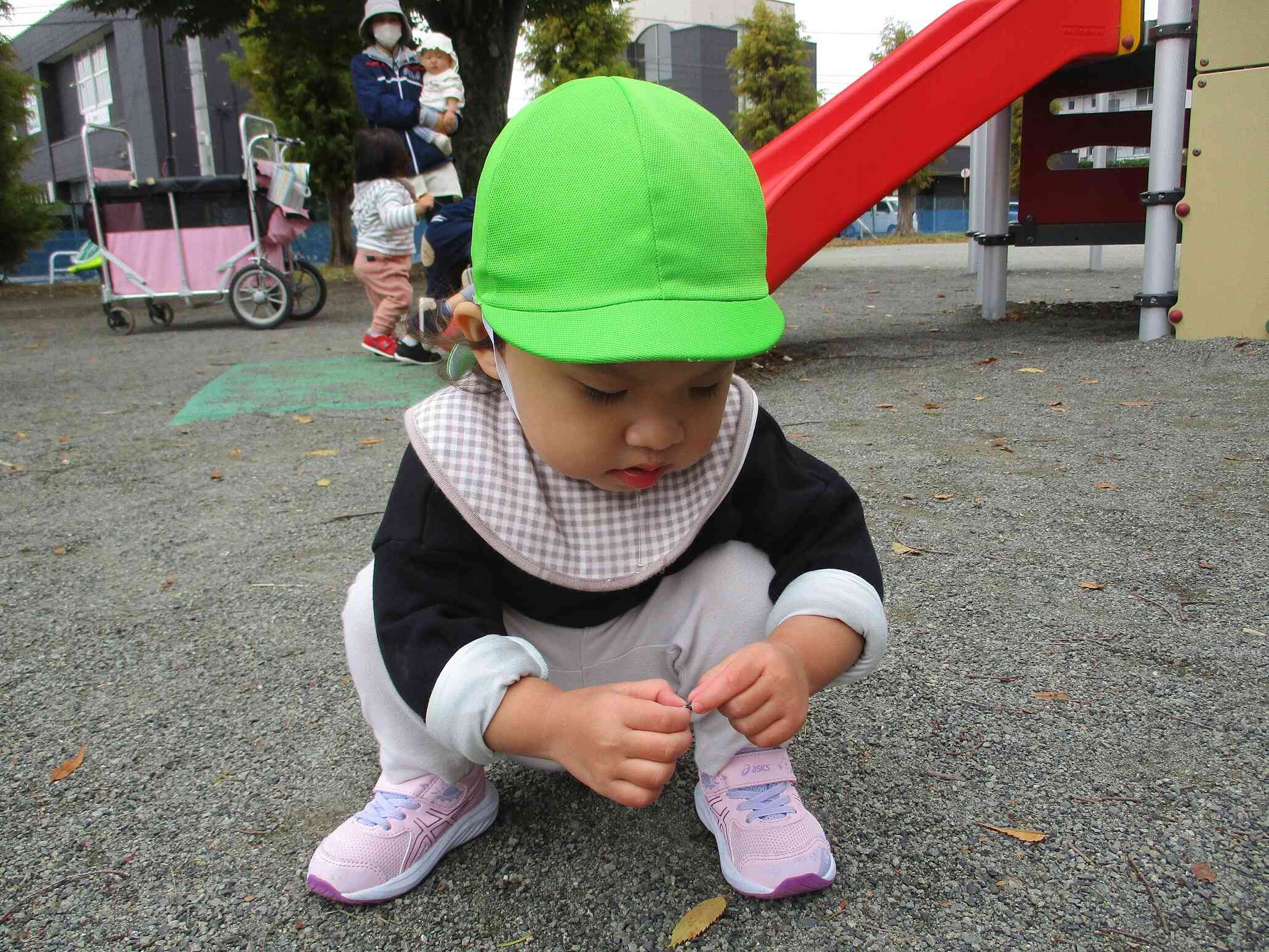 お気に入りの石探しに夢中です♡