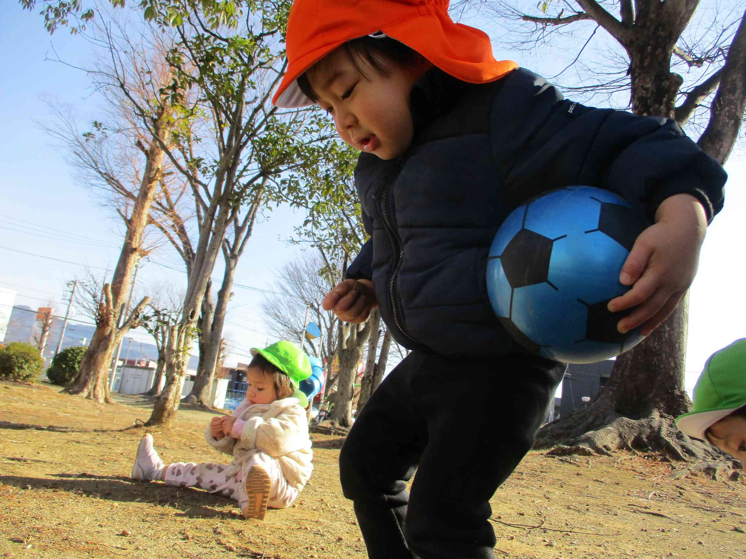 ボールも大事、どんぐりも大事
