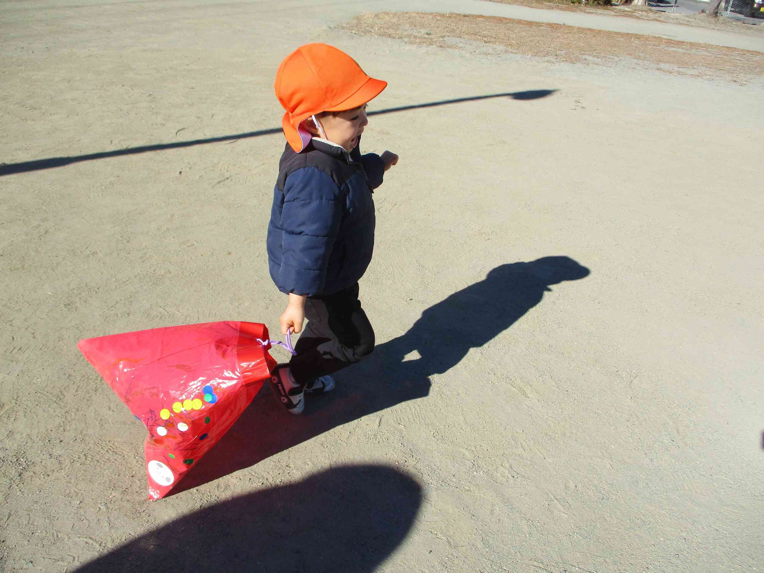 さあ、走って、凧あげだ！