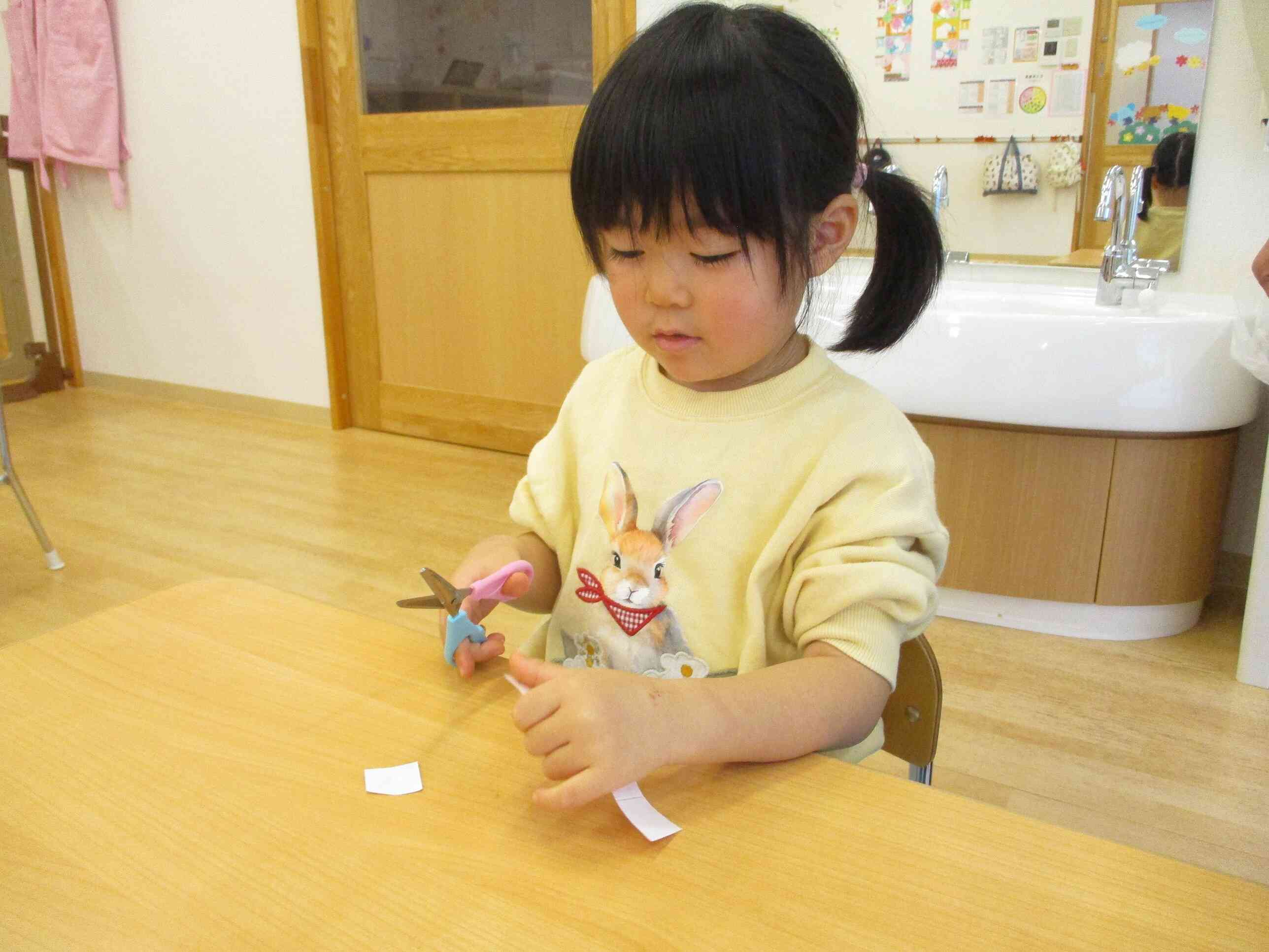 うさぎ組(2歳児クラス)のひなまつり製作